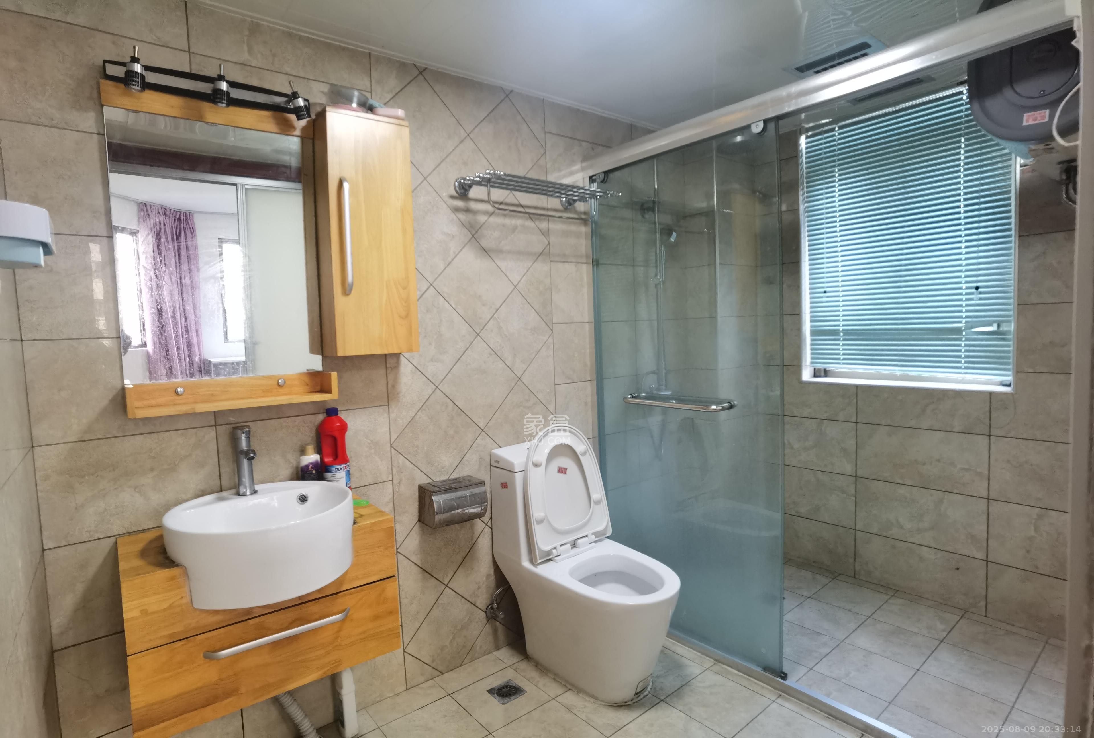 长沙玫瑰园 3室2厅2卫 2100.0元/月 长沙玫瑰园 3室2厅2卫 2100.0元/月室内图