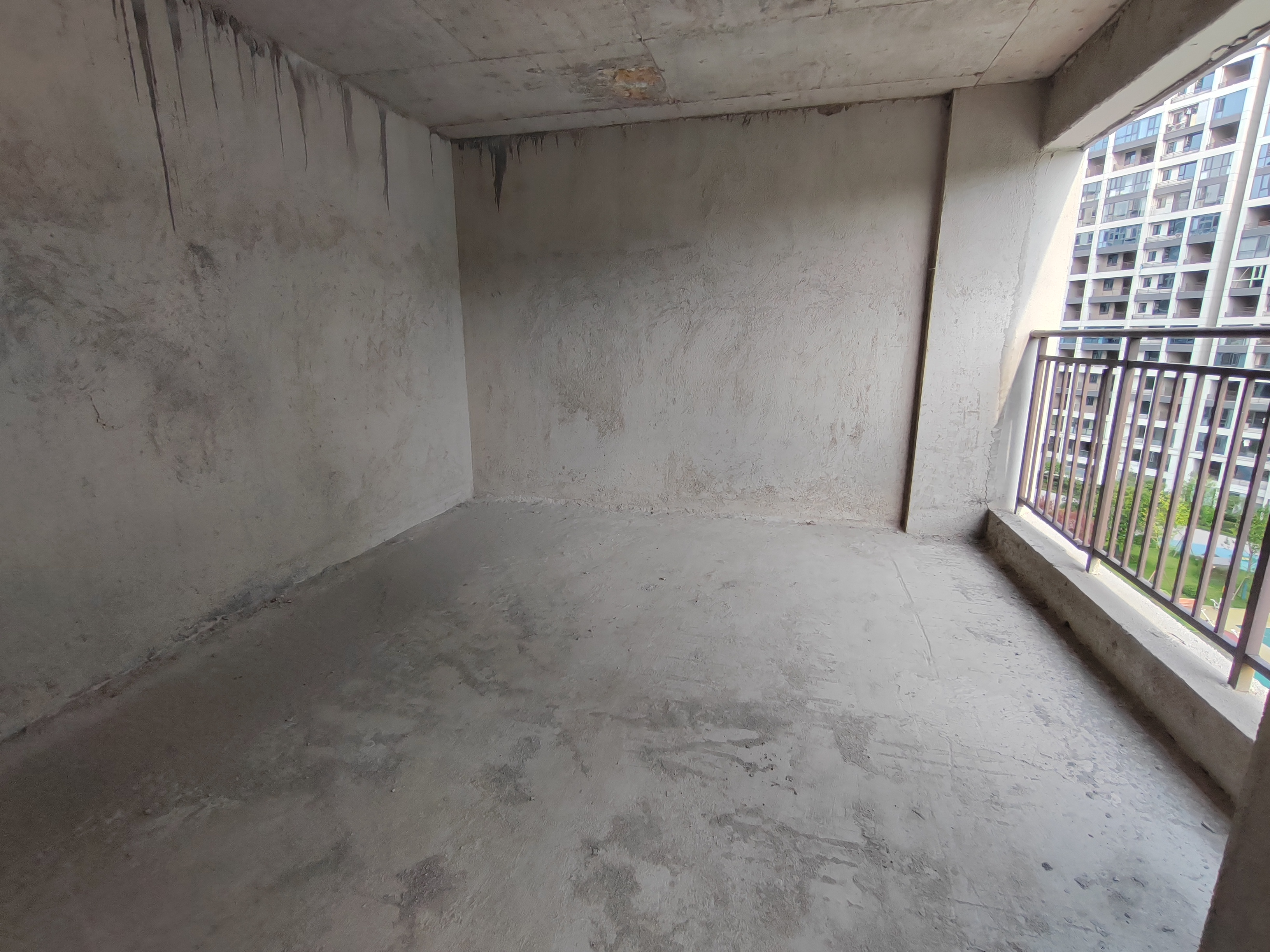 青春里-铂樾府 5室2厅2卫 101.8万 青春里-铂樾府 5室2厅2卫 101.8万客厅