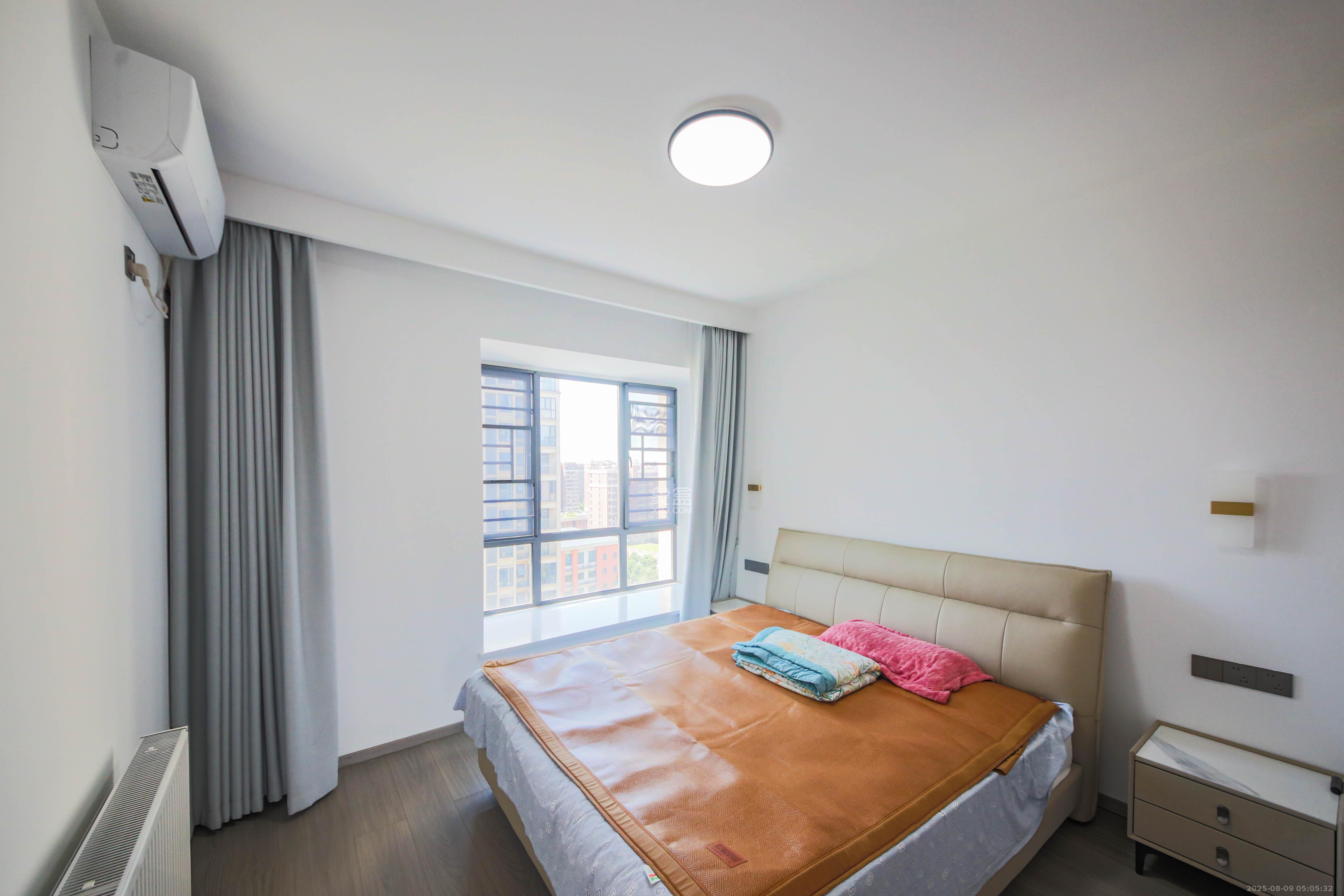 五江书香苑  4室2厅2卫    210.0万 五江书香苑  4室2厅2卫    210.0万卧室