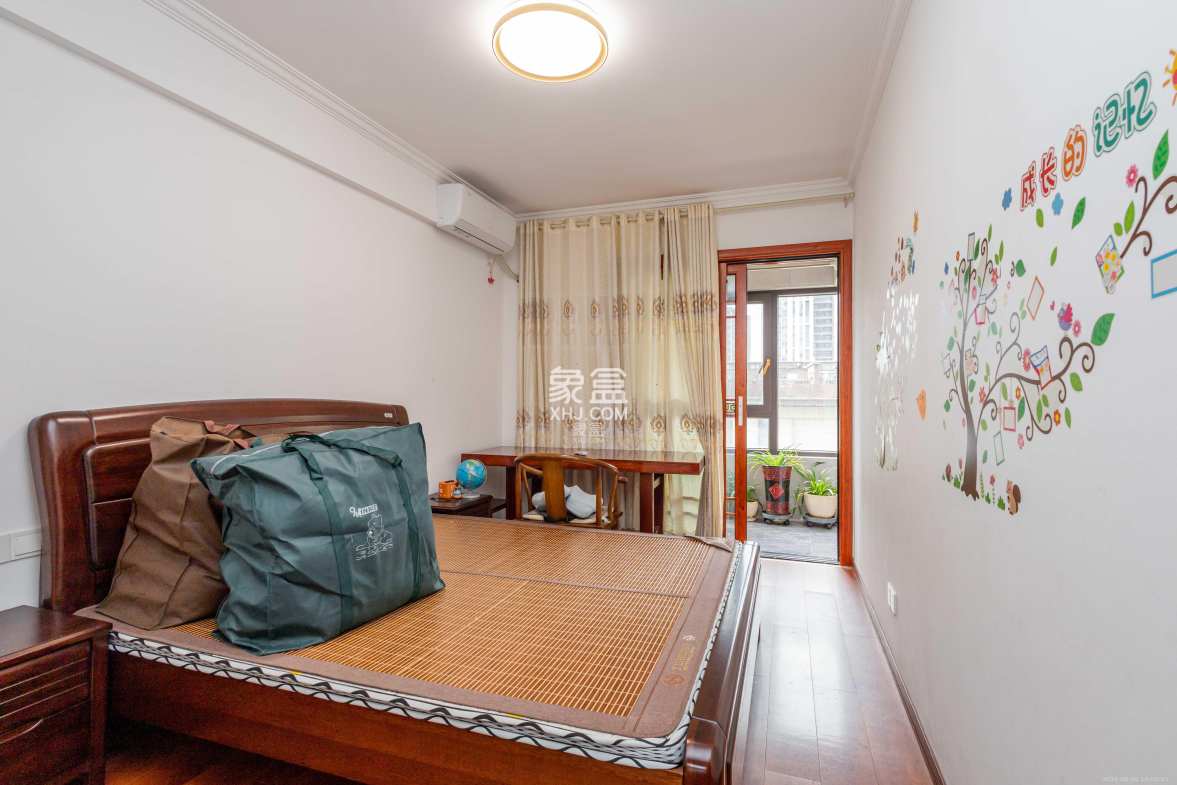 龙湖碧桂园天宸原著  4室2厅2卫    199.0万 龙湖碧桂园天宸原著  4室2厅2卫    199.0万卧室