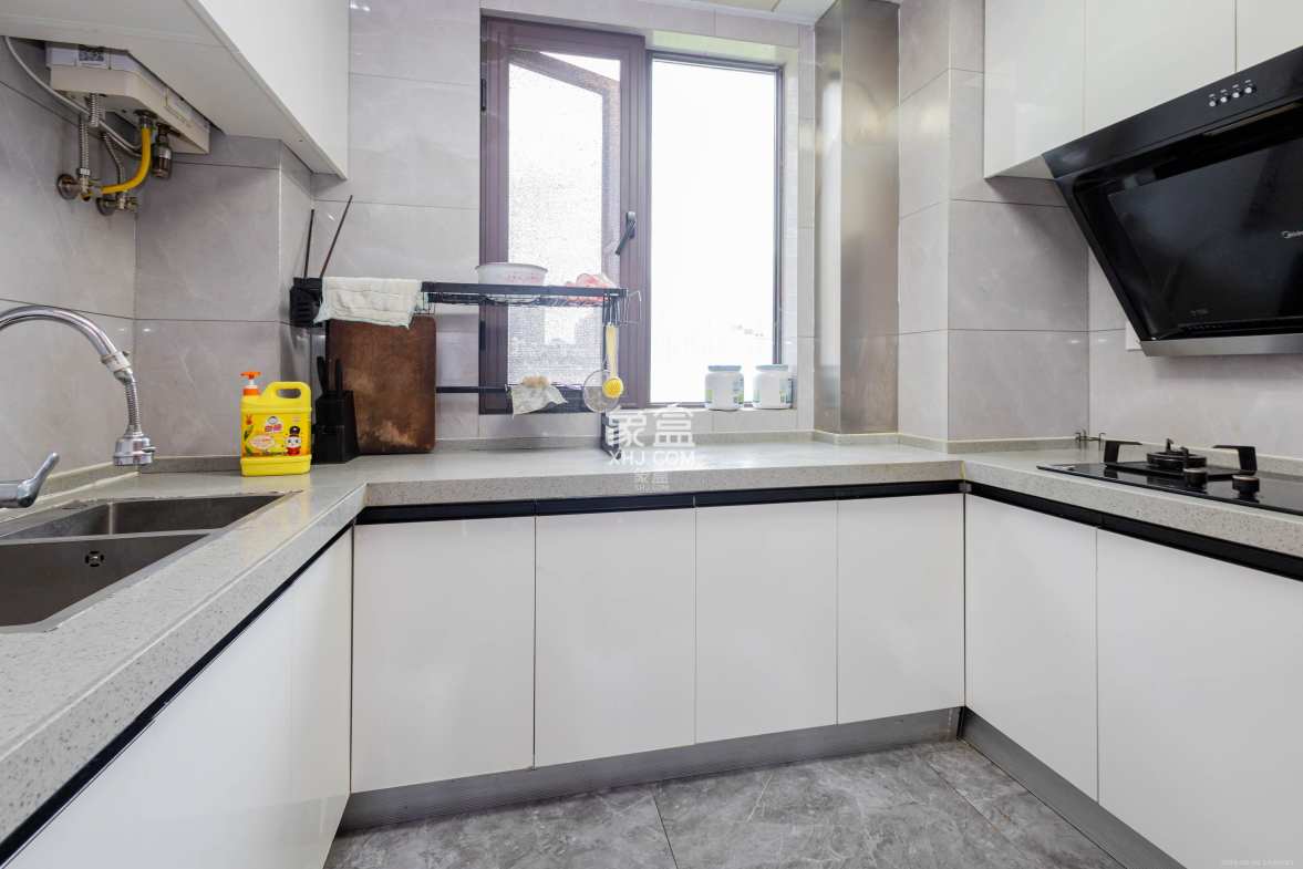 龙湖碧桂园天宸原著  4室2厅2卫    199.0万 龙湖碧桂园天宸原著  4室2厅2卫    199.0万厨房