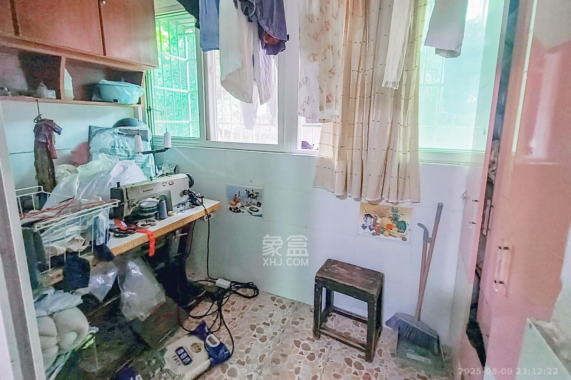 长沙花纸印刷厂宿舍  2室1厅1卫    45.0万 长沙花纸印刷厂宿舍  2室1厅1卫    45.0万阳台