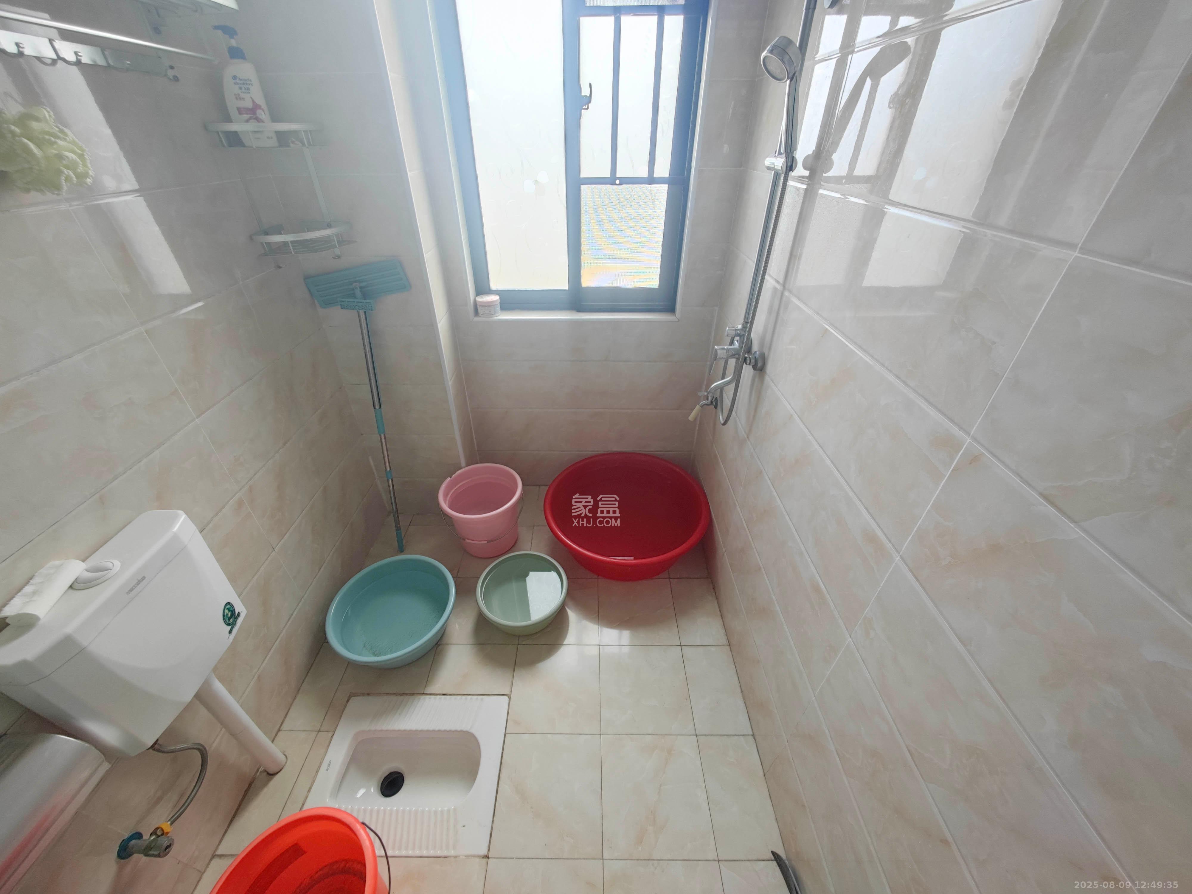 西湖鸿运佳苑 3室2厅2卫 71.8万 西湖鸿运佳苑 3室2厅2卫 71.8万卫生间