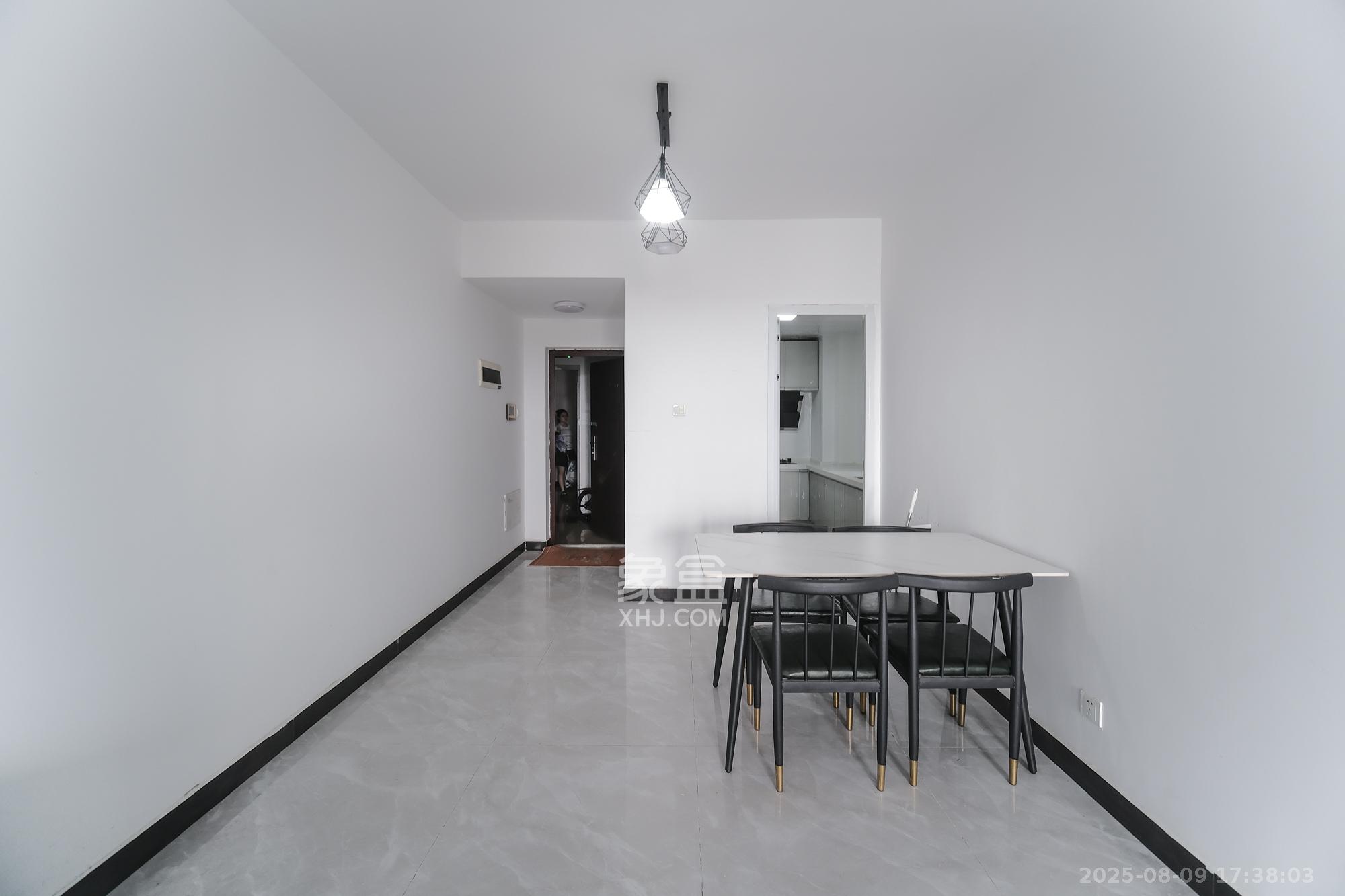 和悦城(蟠龙景苑)  3室2厅1卫    65.8万 和悦城(蟠龙景苑)  3室2厅1卫    65.8万客厅