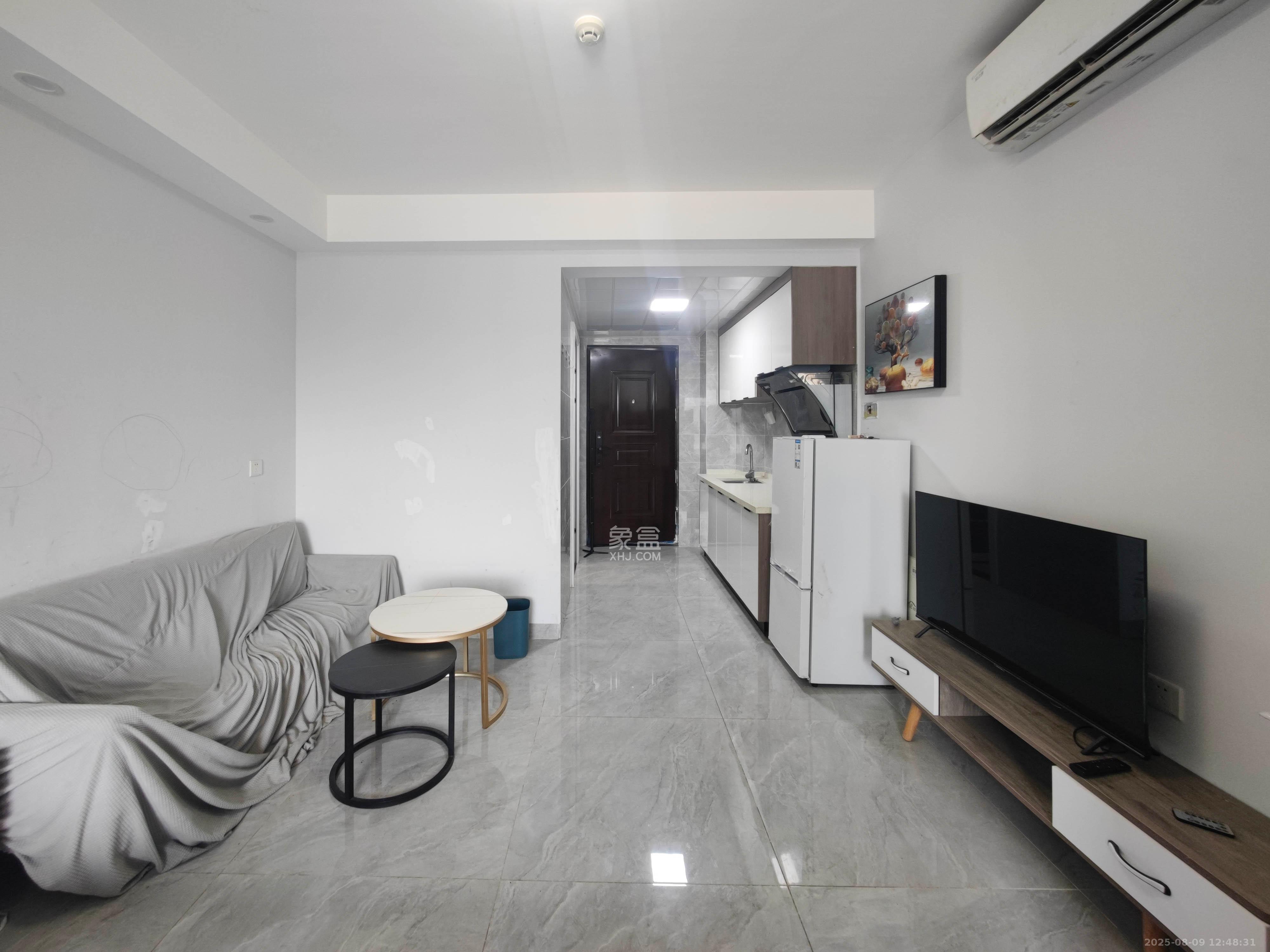 中海珑悦府  1室0厅0卫    18.8万客厅