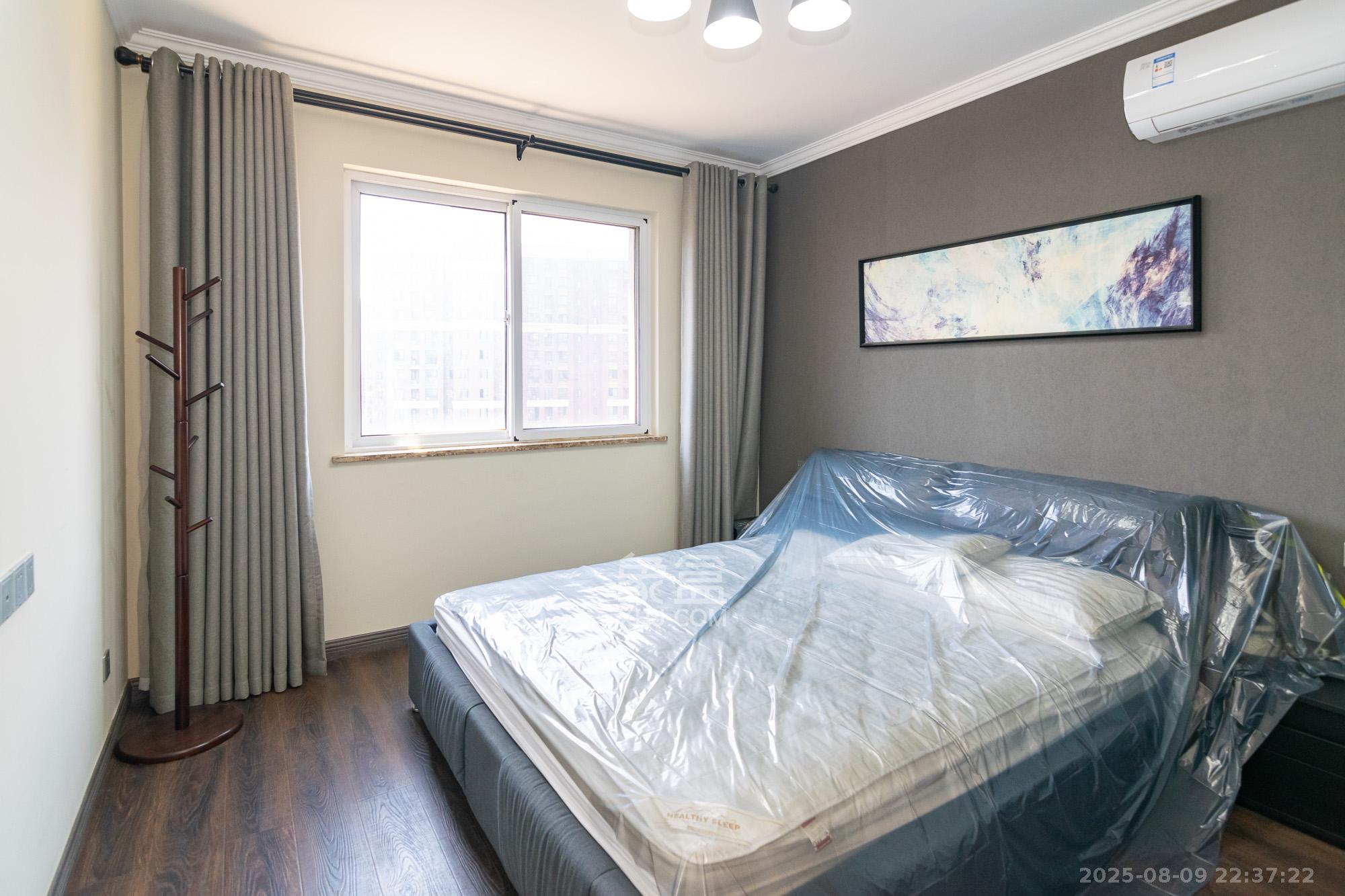 新城国际花都 3室2厅2卫 86.0万 新城国际花都 3室2厅2卫 86.0万卧室