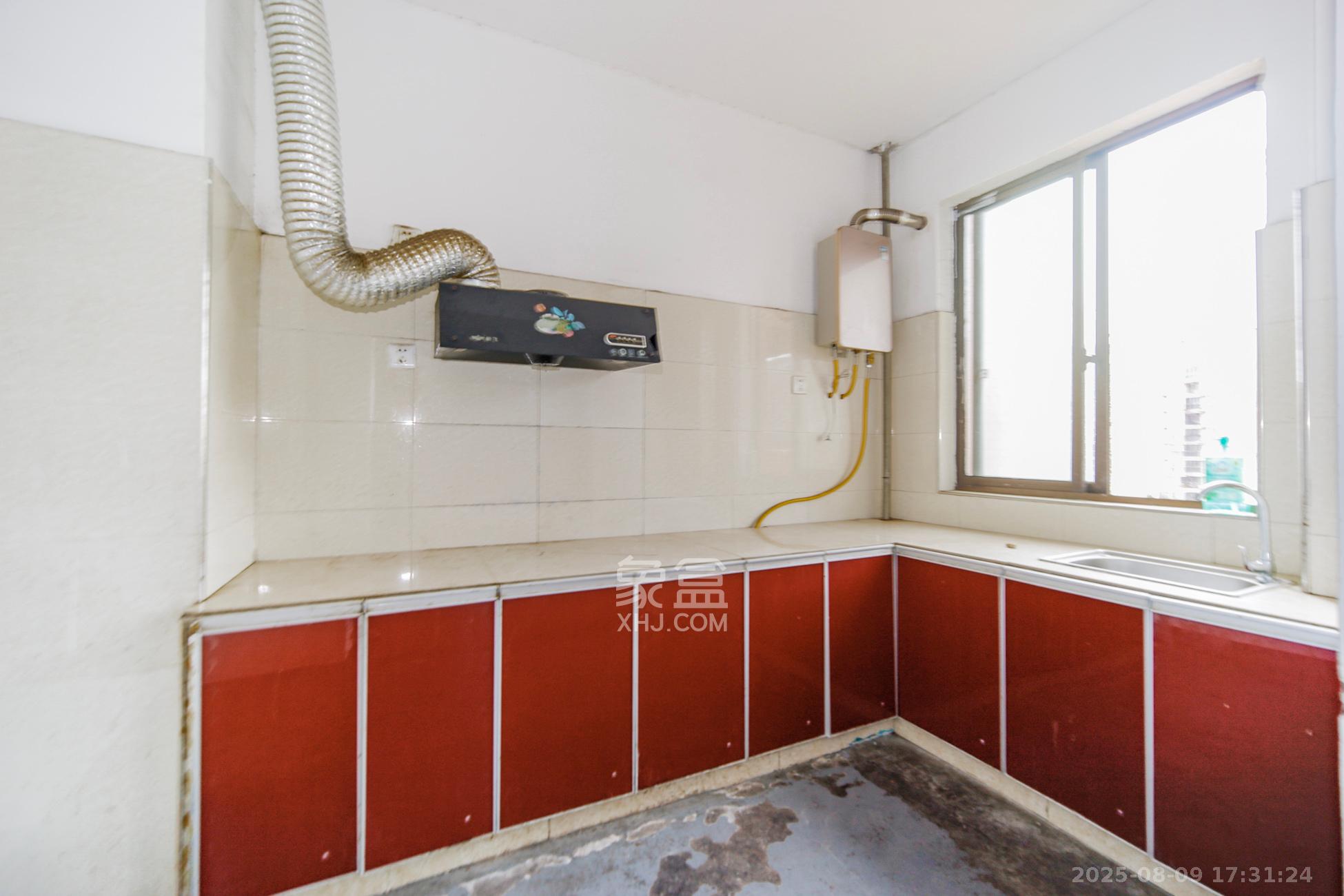 香樟鑫都  3室2厅2卫    125.0万厨房