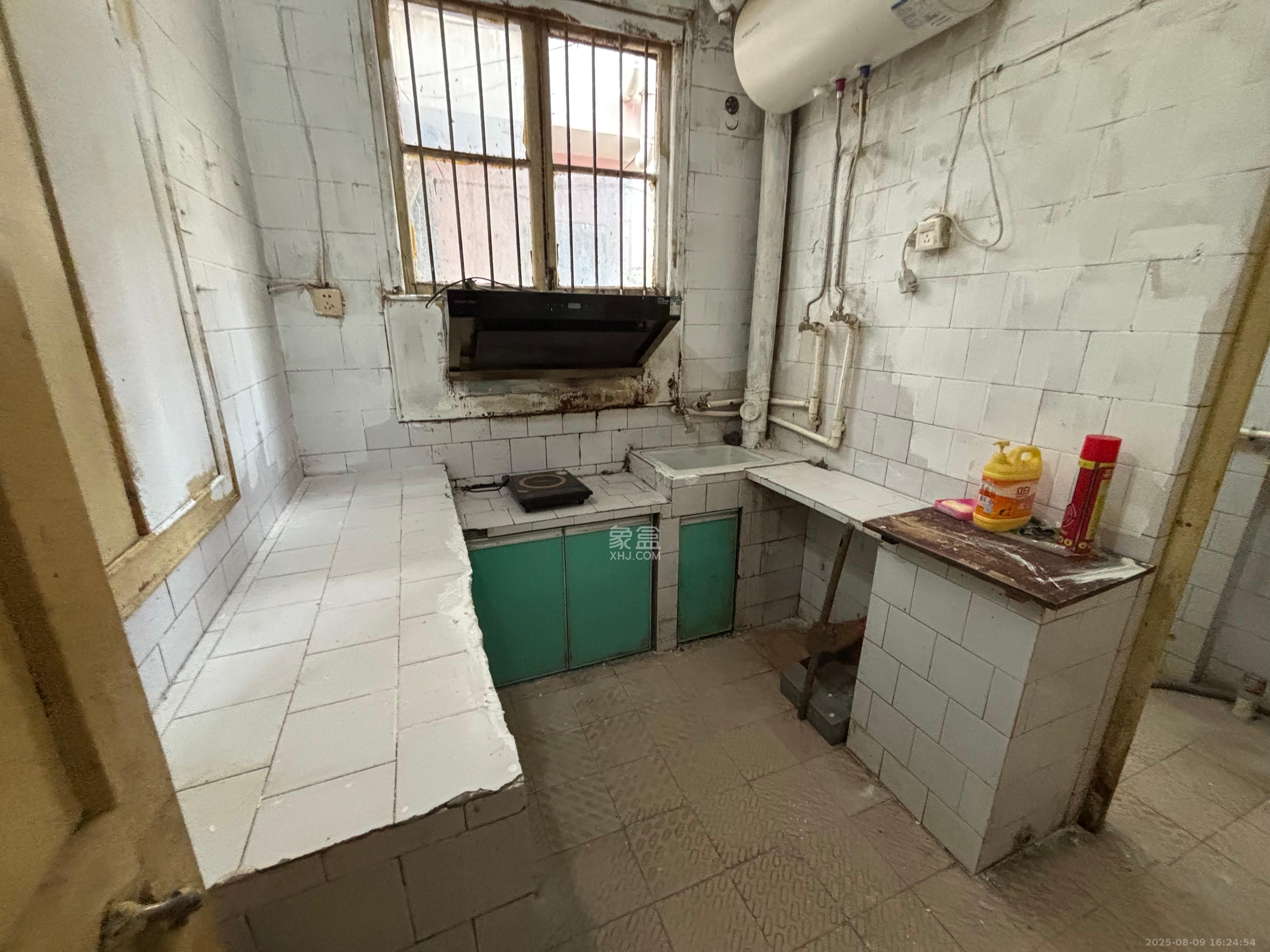 宝塔山私房散盘 2室1厅1卫 1400.0元/月 宝塔山私房散盘 2室1厅1卫 1400.0元/月室内图