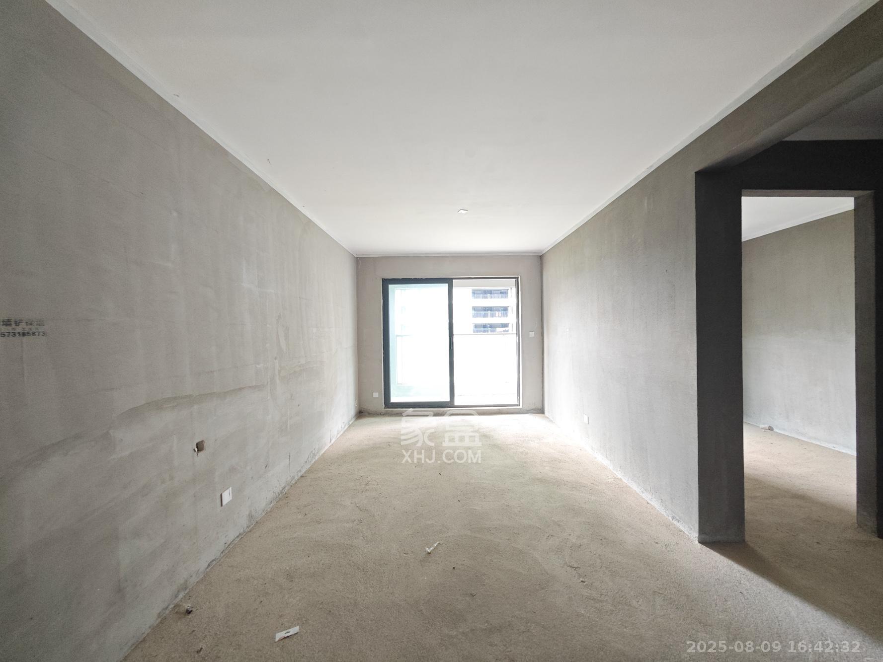 融创会展上东区  3室2厅2卫    80.0万客厅