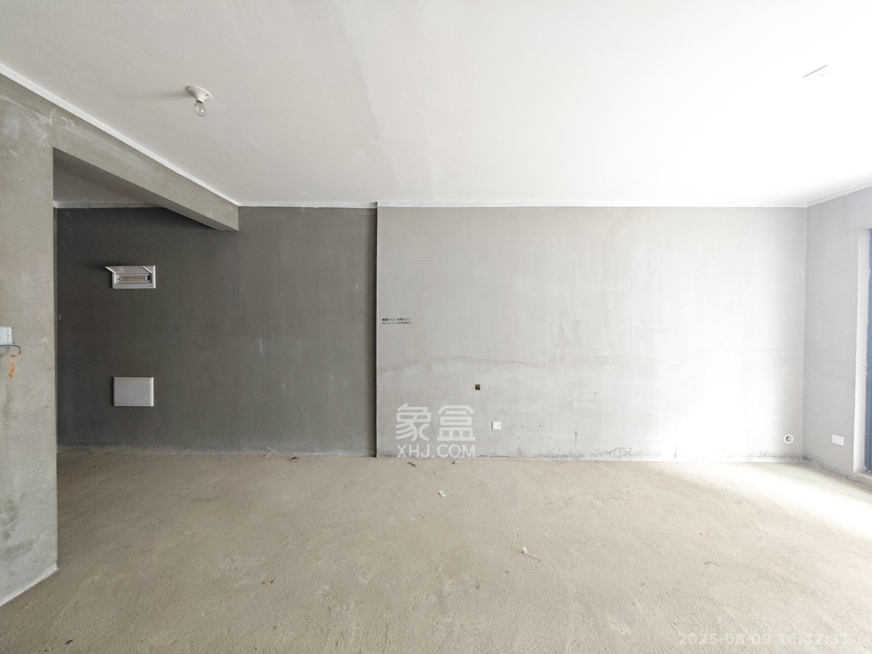 融创会展上东区  3室2厅2卫    80.0万客厅