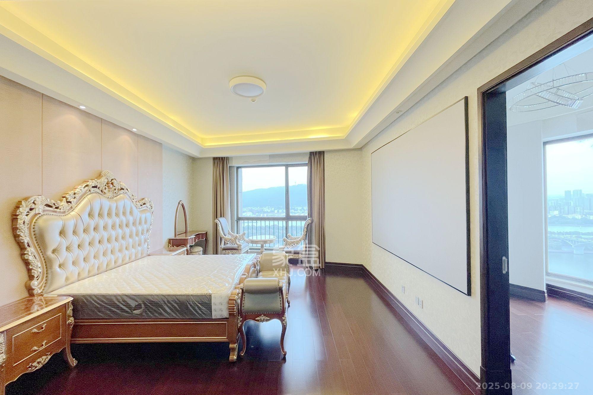 华远华中心  4室2厅3卫    14800.0元/月室内图