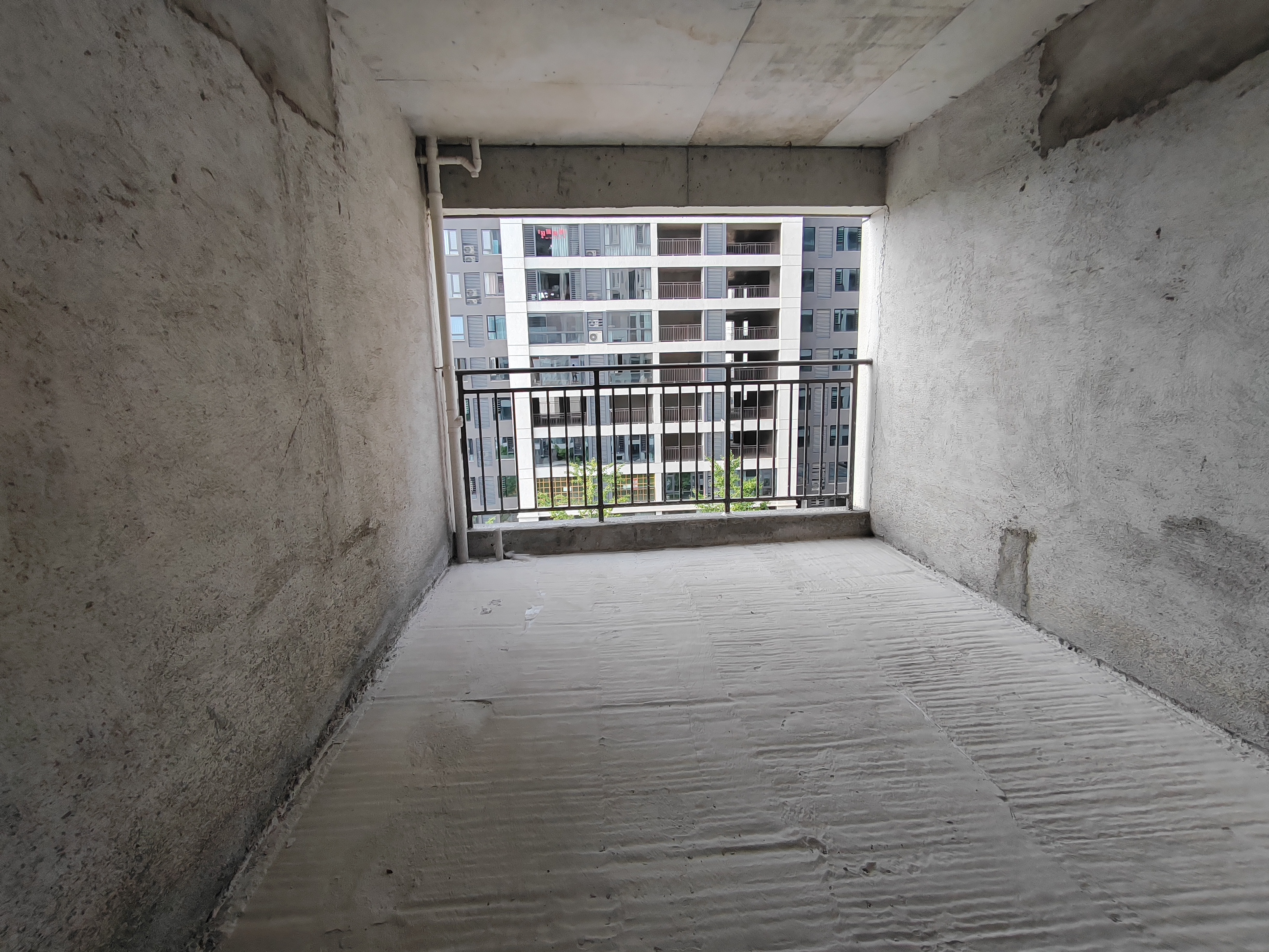 青春里-铂樾府 5室2厅2卫 101.8万 青春里-铂樾府 5室2厅2卫 101.8万客厅