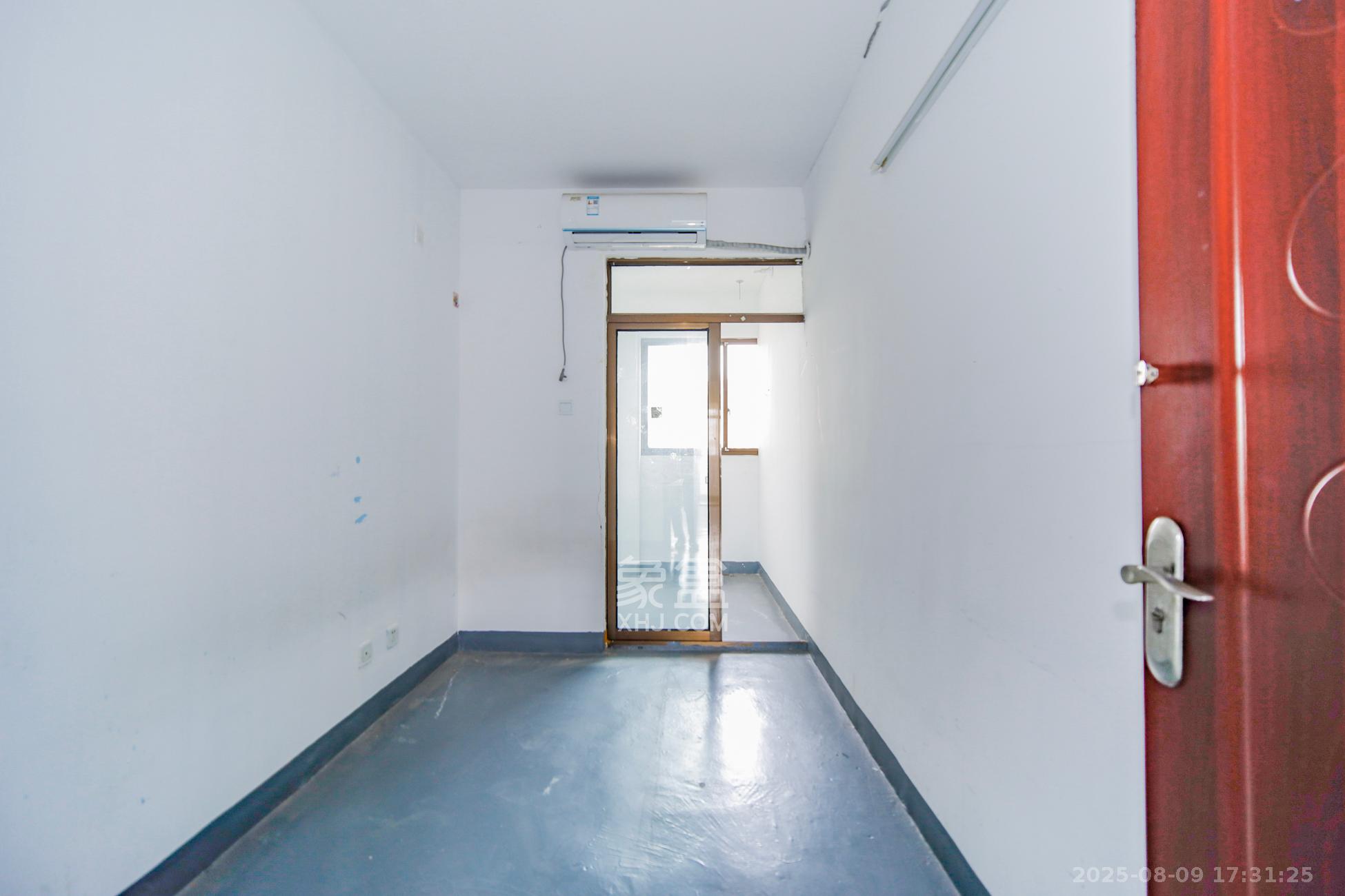 香樟鑫都  3室2厅2卫    125.0万卧室