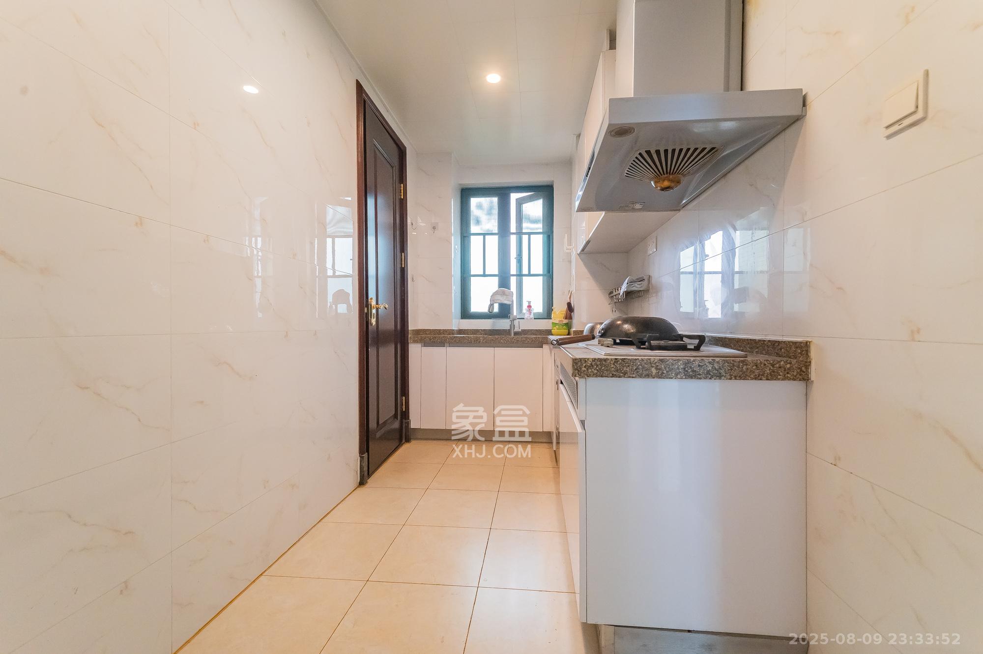 恒大翡翠华庭  3室2厅2卫    109.8万厨房