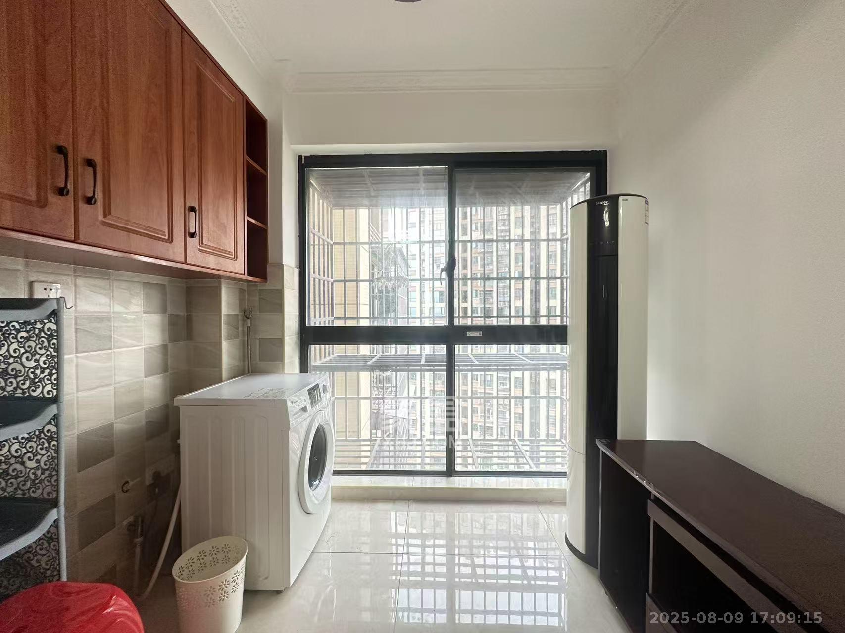 国泰九龙湾  4室2厅2卫    2400.0元/月 国泰九龙湾  4室2厅2卫    2400.0元/月室内图