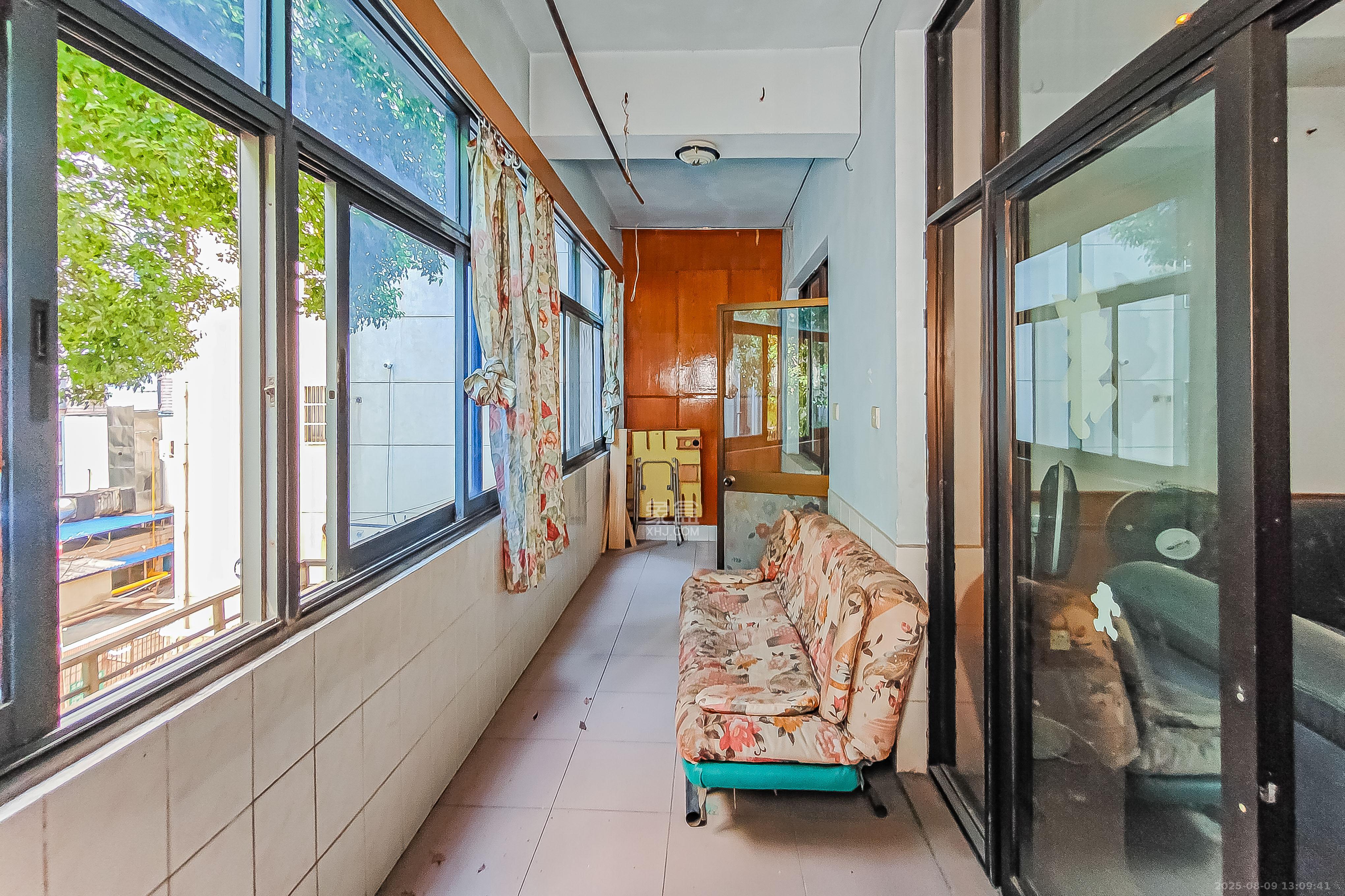 省地税局  3室2厅1卫    88.0万阳台