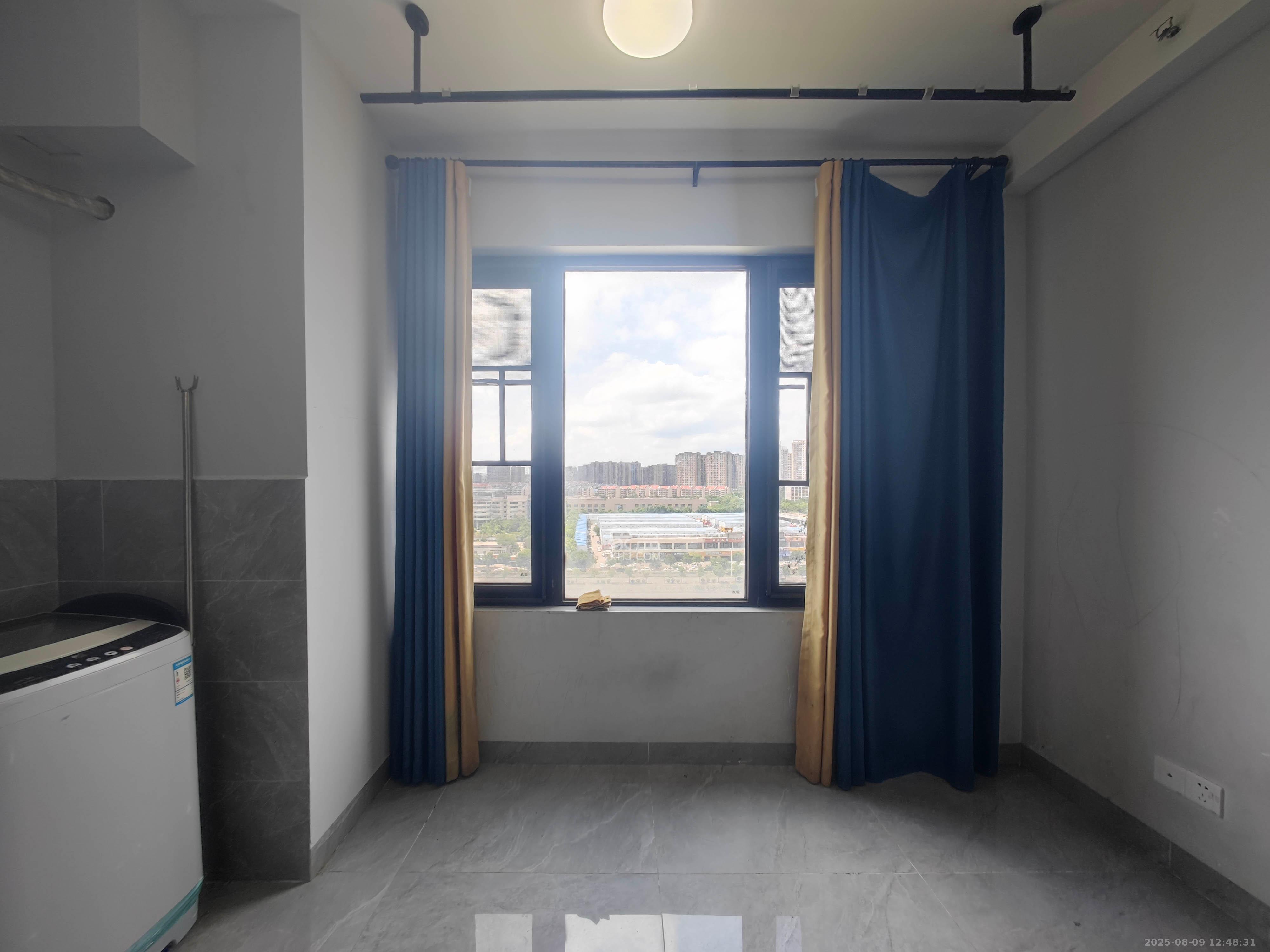 中海珑悦府  1室0厅0卫    18.8万其他