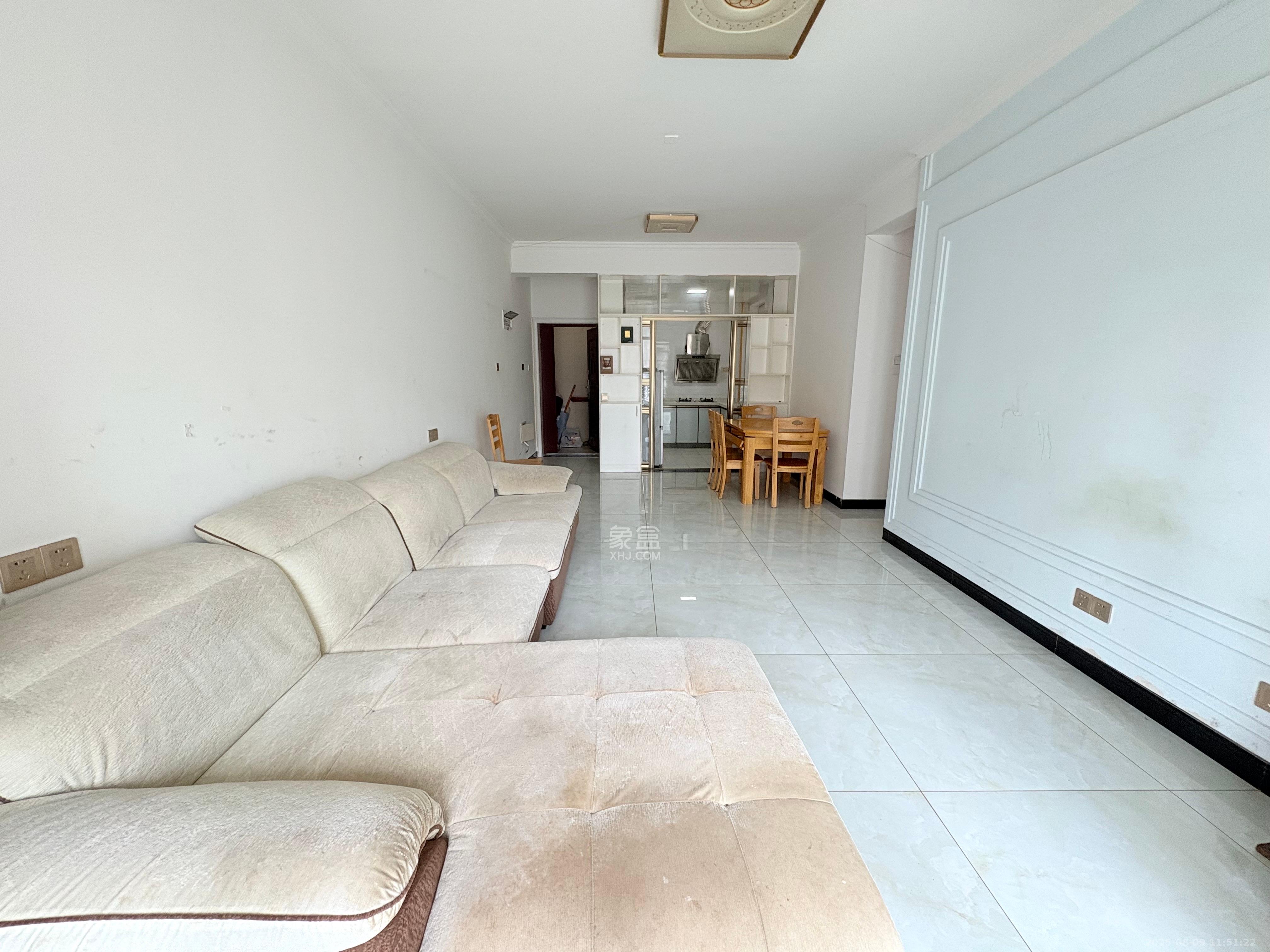 辉煌国际城二期  3室2厅2卫    2400.0元/月室内图