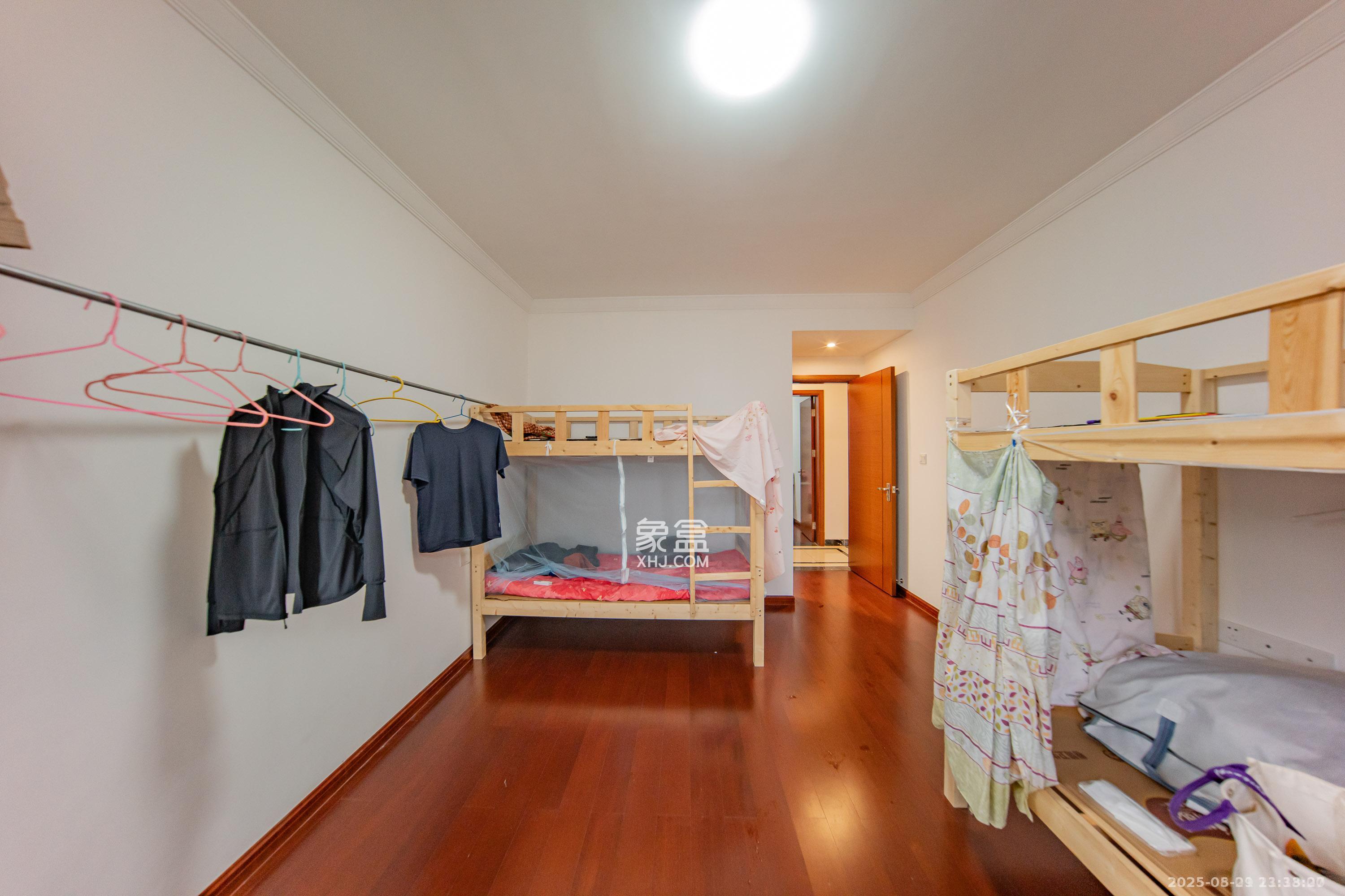 中海国际二期 3室2厅2卫 2100.0元/月 中海国际二期 3室2厅2卫 2100.0元/月室内图