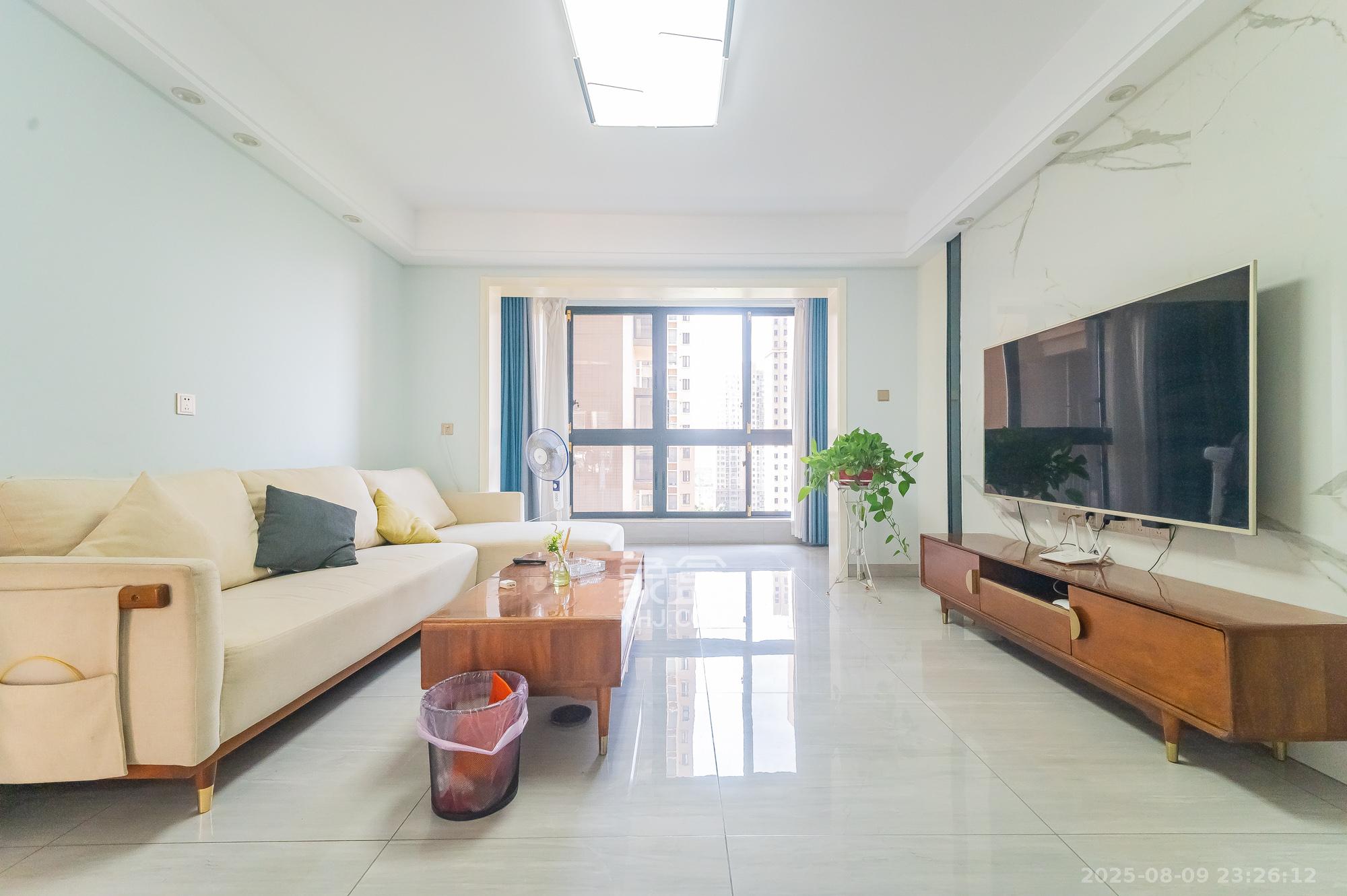 深业睿城  4室2厅2卫    127.0万 深业睿城  4室2厅2卫    127.0万客厅