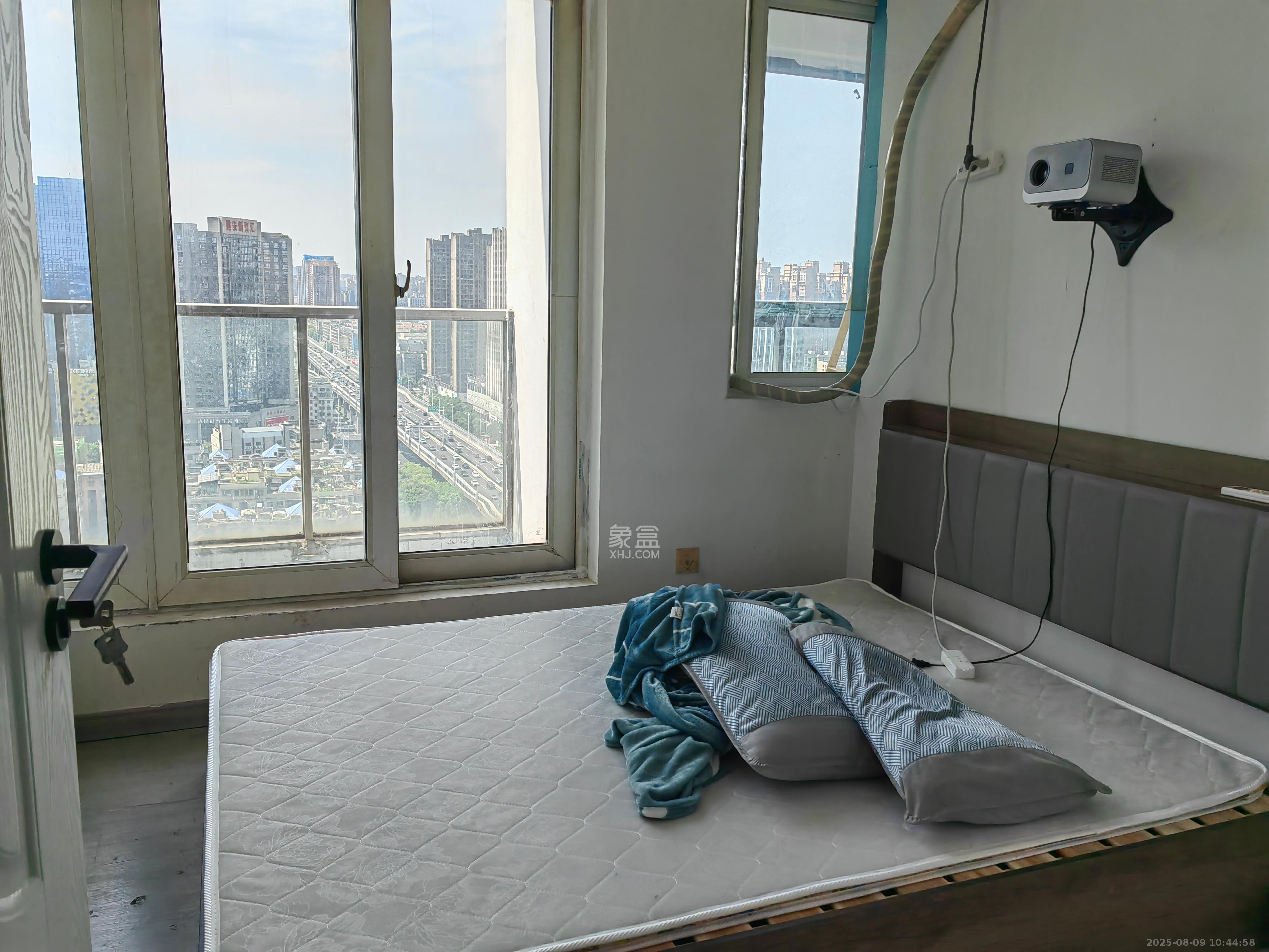 银港水晶城 3室2厅1卫 2600.0元/月 银港水晶城 3室2厅1卫 2600.0元/月室内图