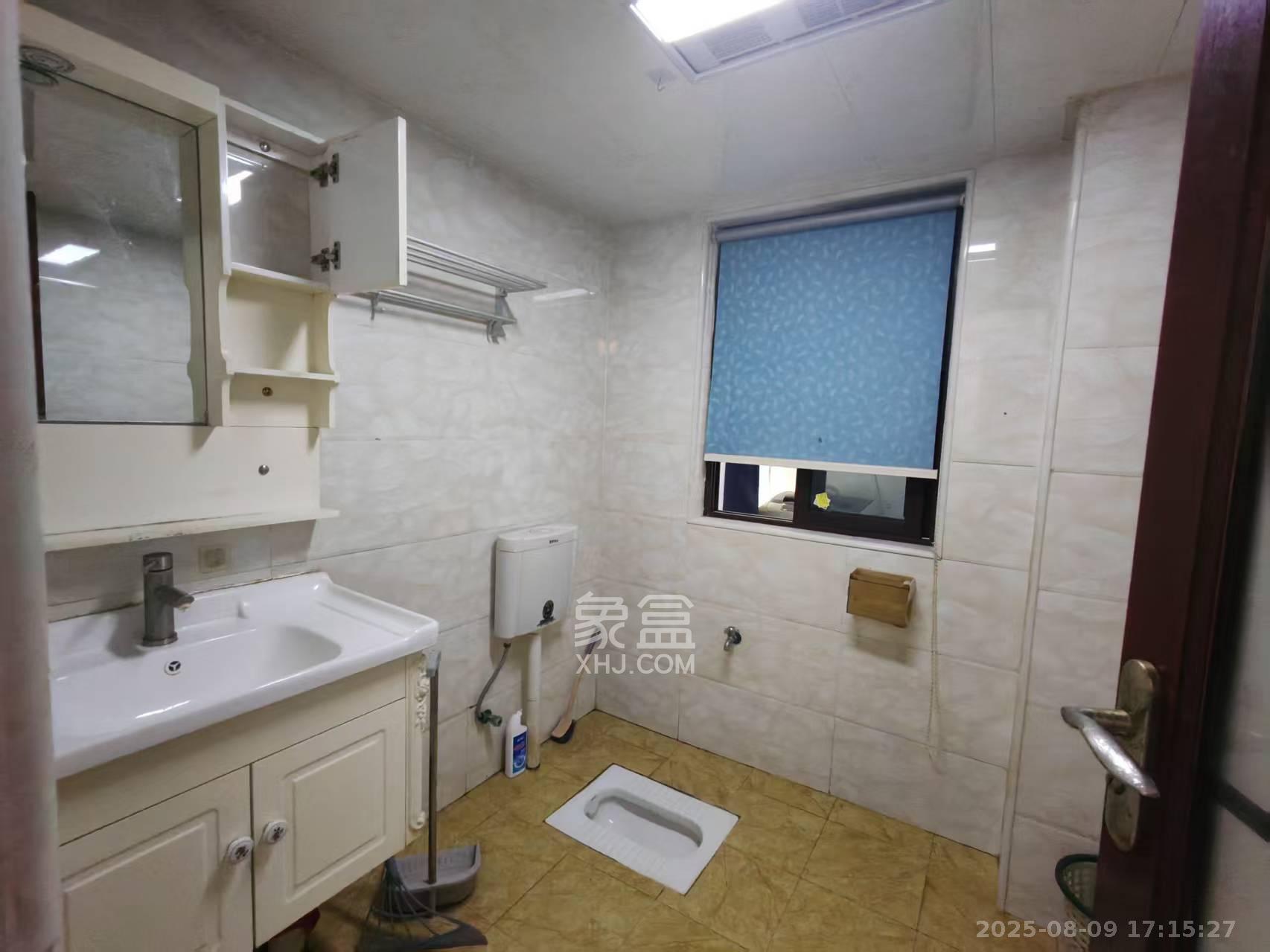 东方美地  3室2厅1卫   2200.00元/月室内图