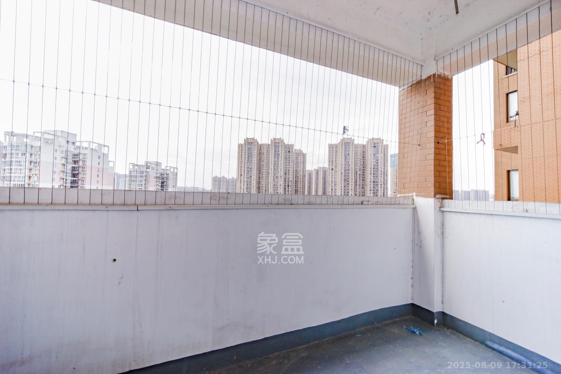 香樟鑫都  3室2厅2卫    125.0万阳台