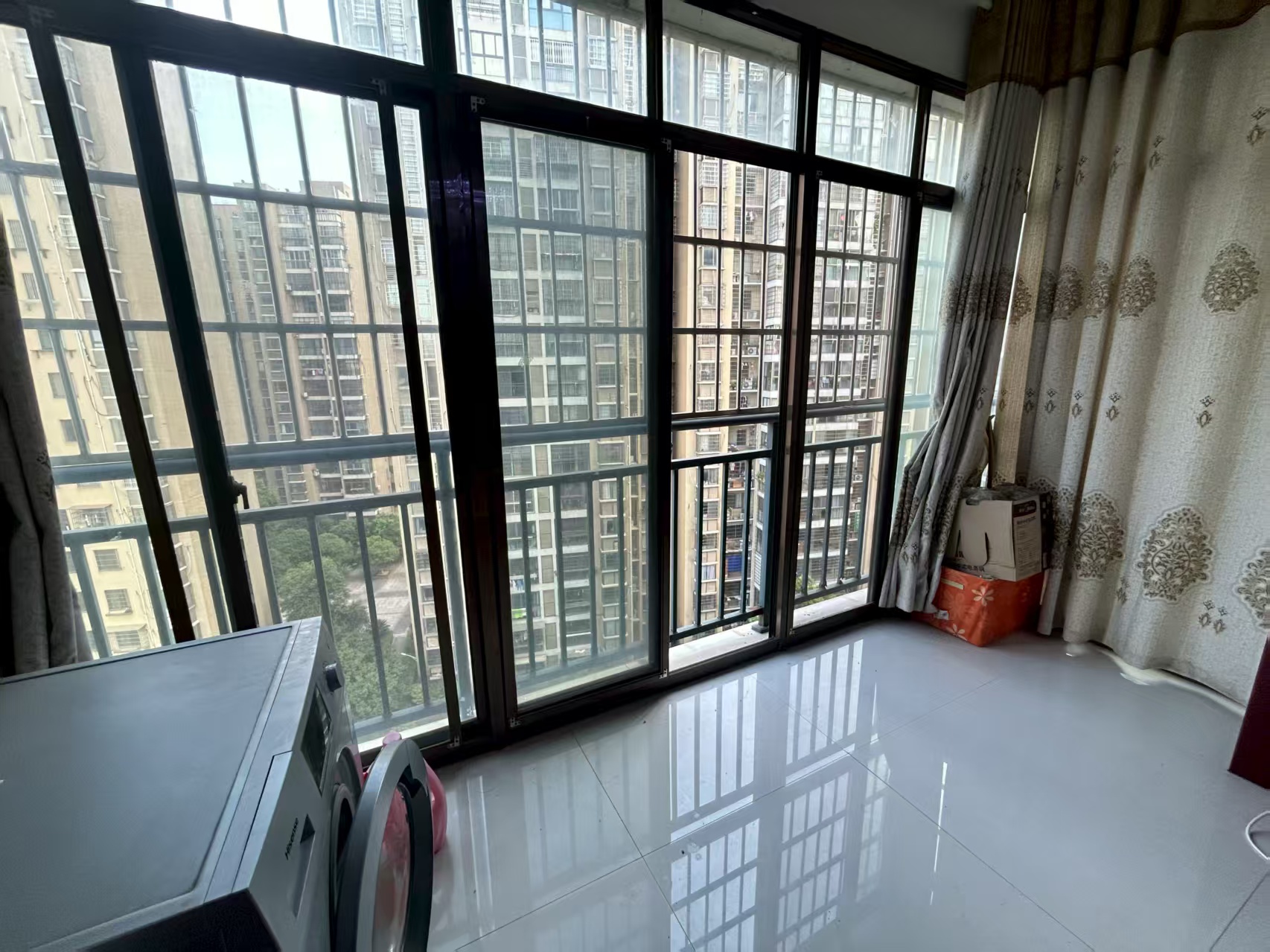 香格里拉 3室2厅2卫 1500.0元/月 香格里拉 3室2厅2卫 1500.0元/月室内图