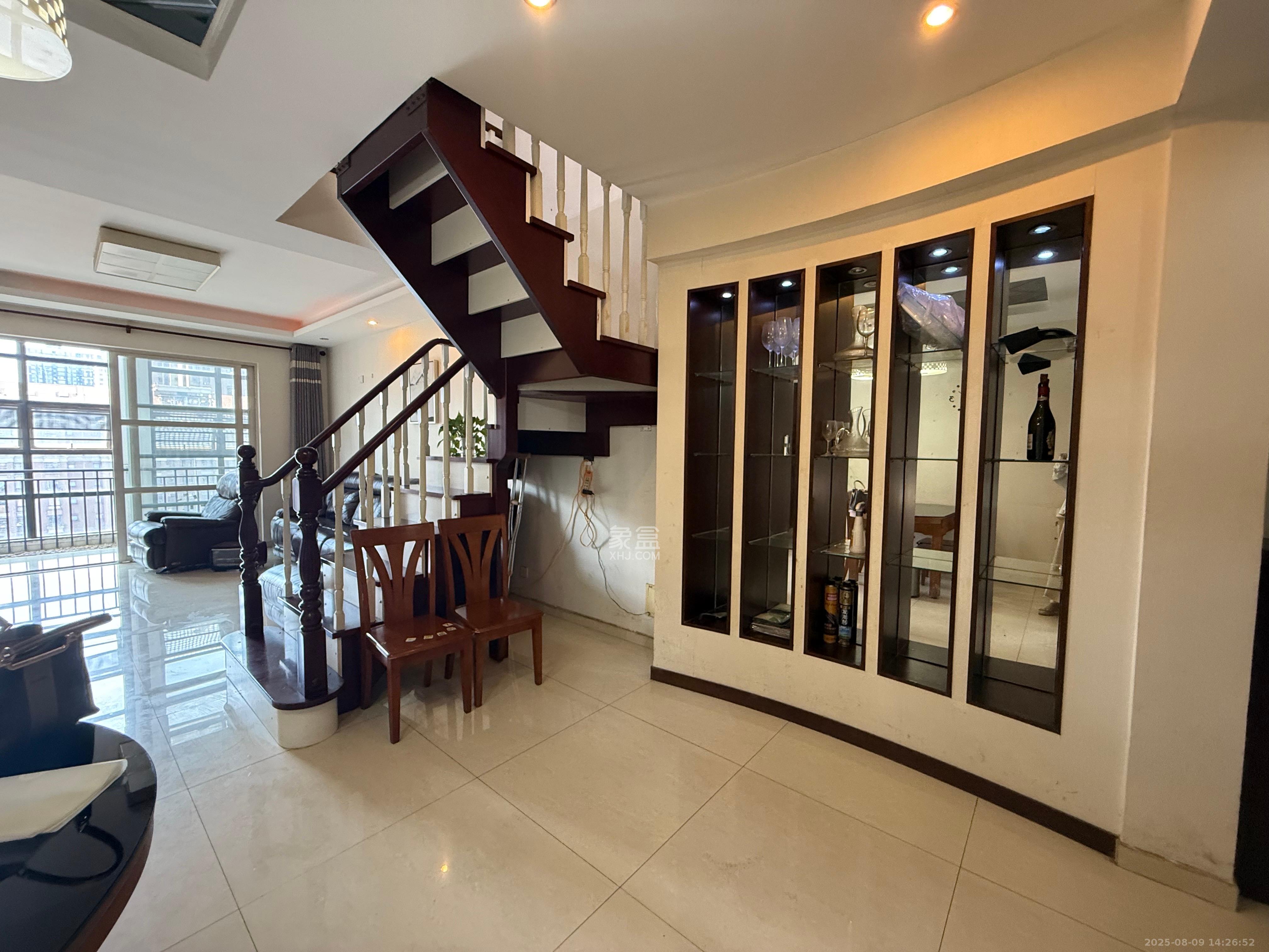 华润凤凰城一期  4室2厅2卫    2800.0元/月 华润凤凰城一期  4室2厅2卫    2800.0元/月室内图