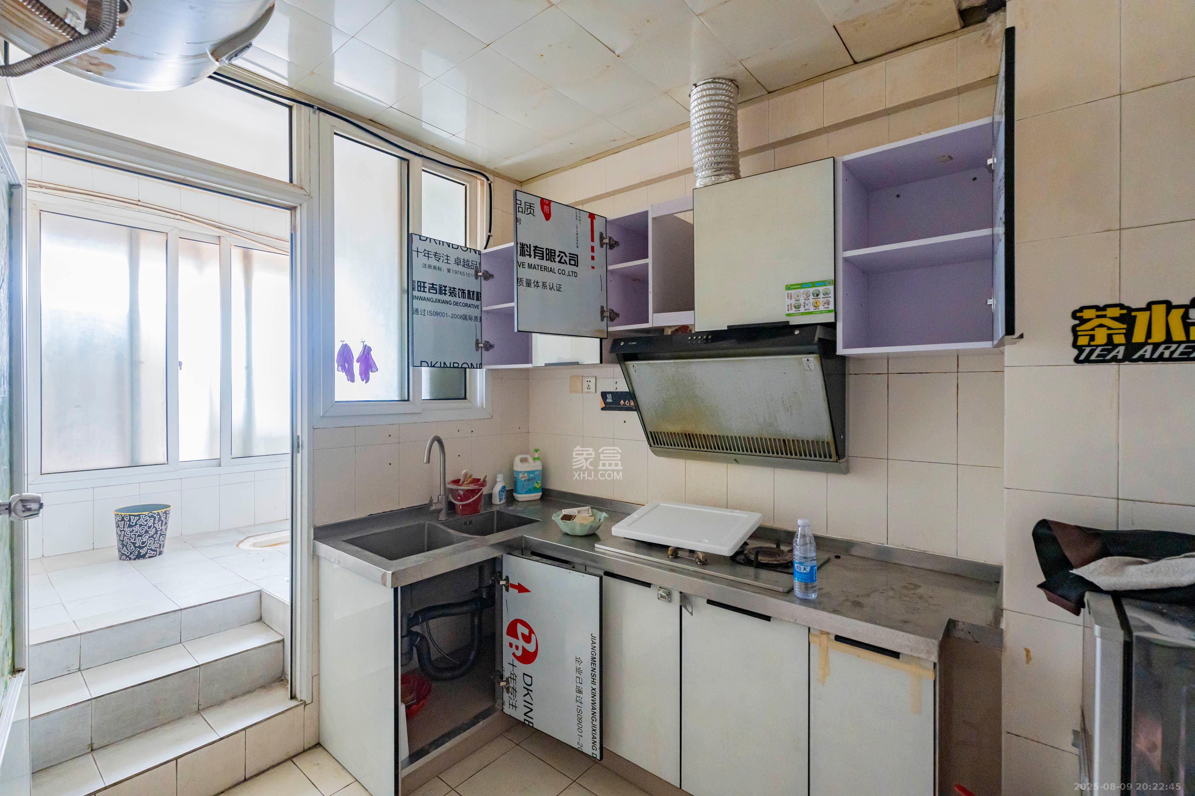 湖南财富中心  3室2厅2卫    135.0万 湖南财富中心  3室2厅2卫    135.0万厨房