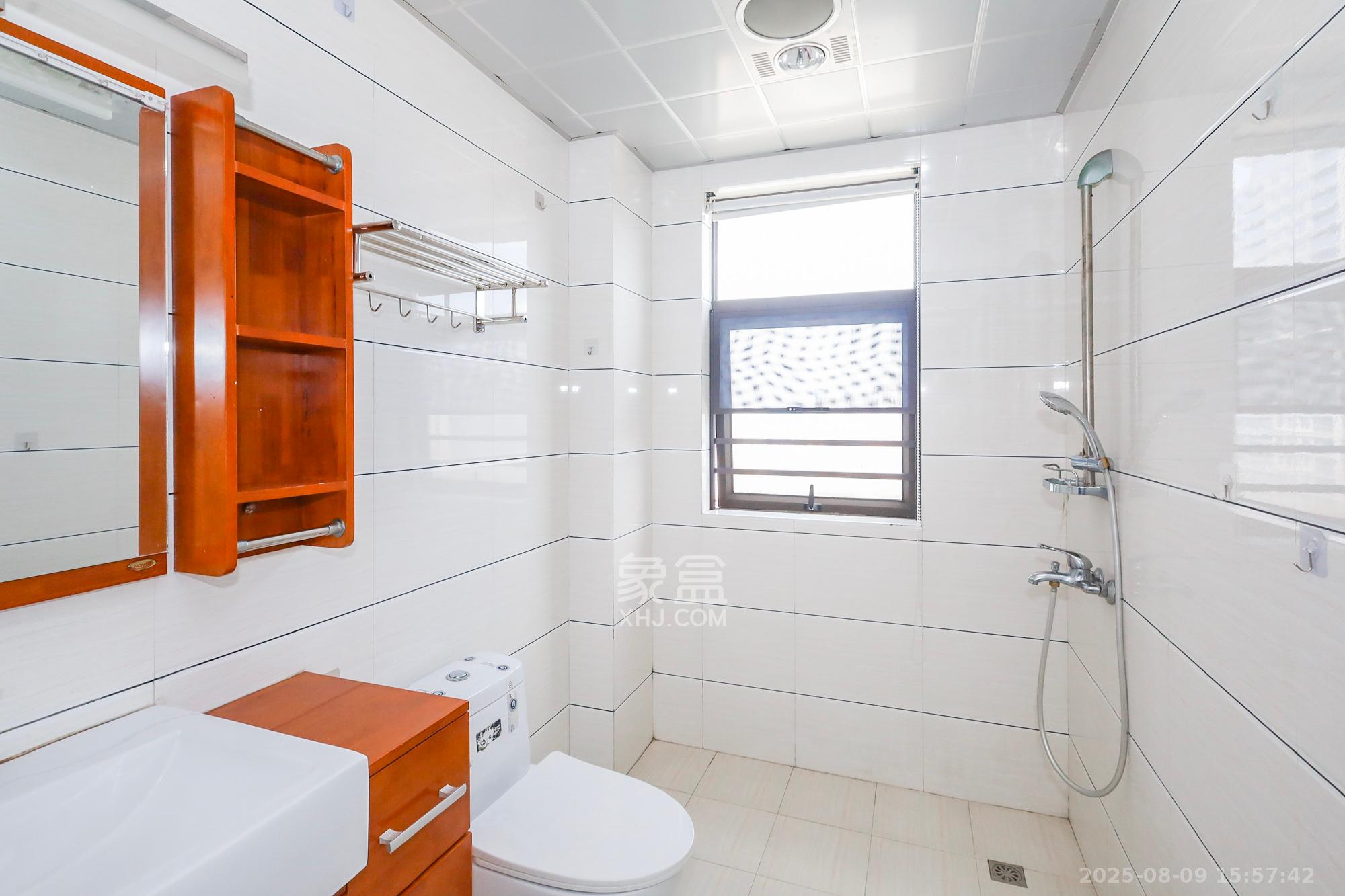 旭辉藏郡(藏郡、旭湘华府)  3室2厅2卫    258.0万 旭辉藏郡(藏郡、旭湘华府)  3室2厅2卫    258.0万卫生间