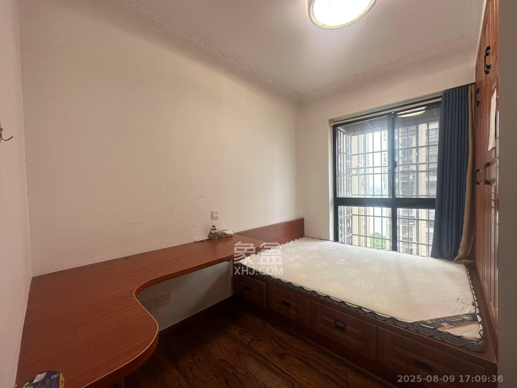 国泰九龙湾  4室2厅2卫    2400.0元/月 国泰九龙湾  4室2厅2卫    2400.0元/月室内图