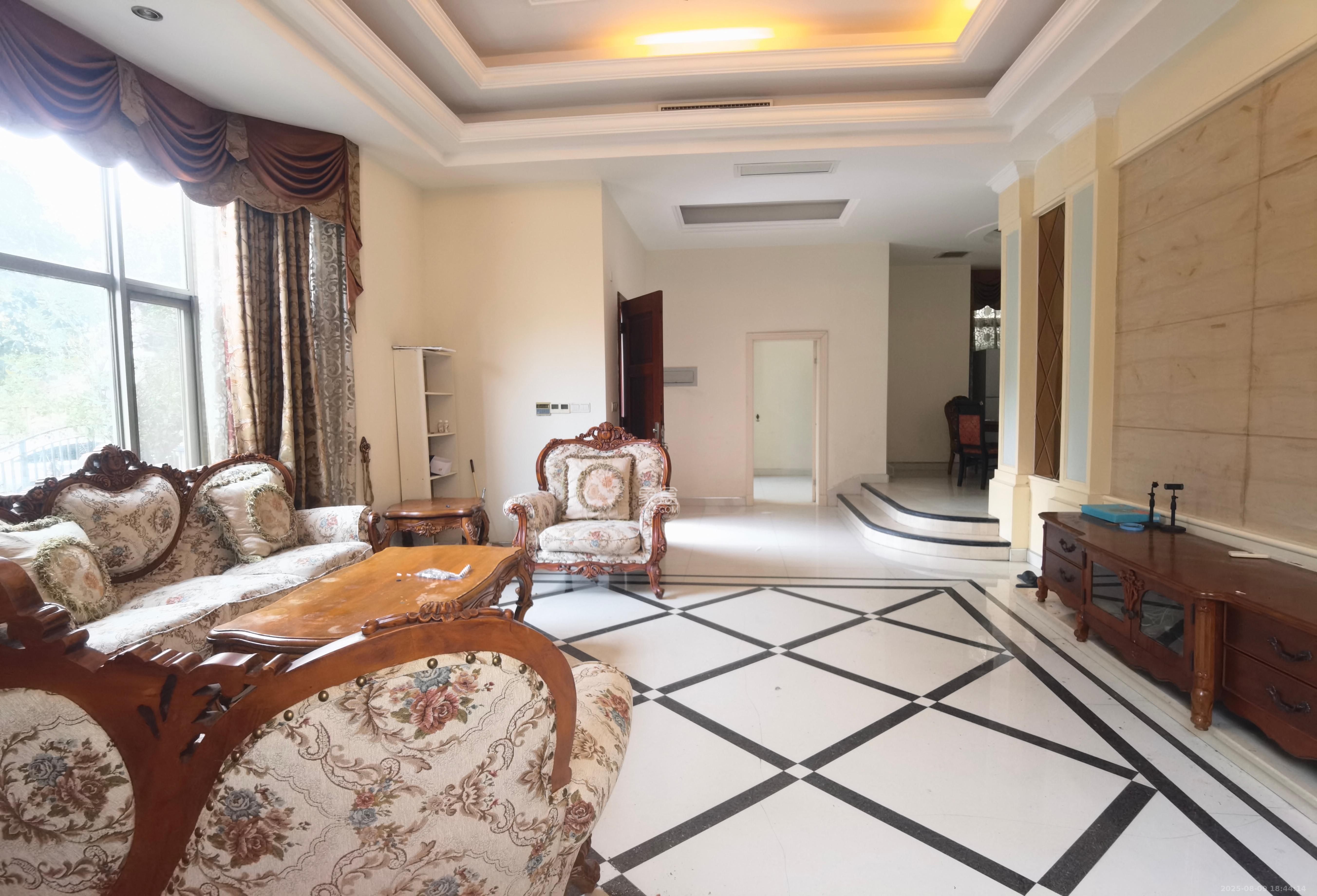 碧桂园威尼斯城  6室2厅2卫    9800.0元/月 碧桂园威尼斯城  6室2厅2卫    9800.0元/月室内图