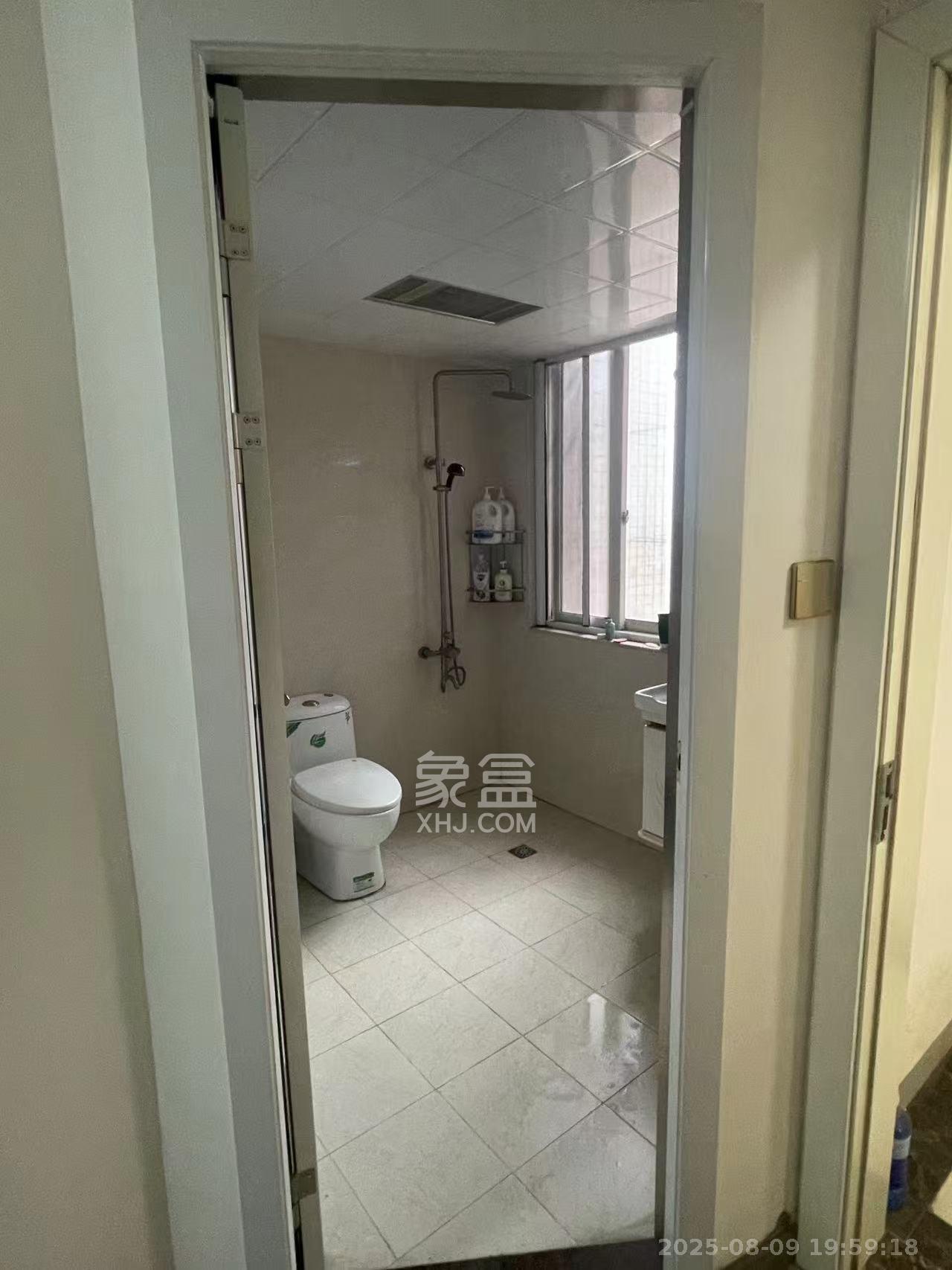 东门尚苑 3室2厅2卫 1800.0元/月 东门尚苑 3室2厅2卫 1800.0元/月室内图