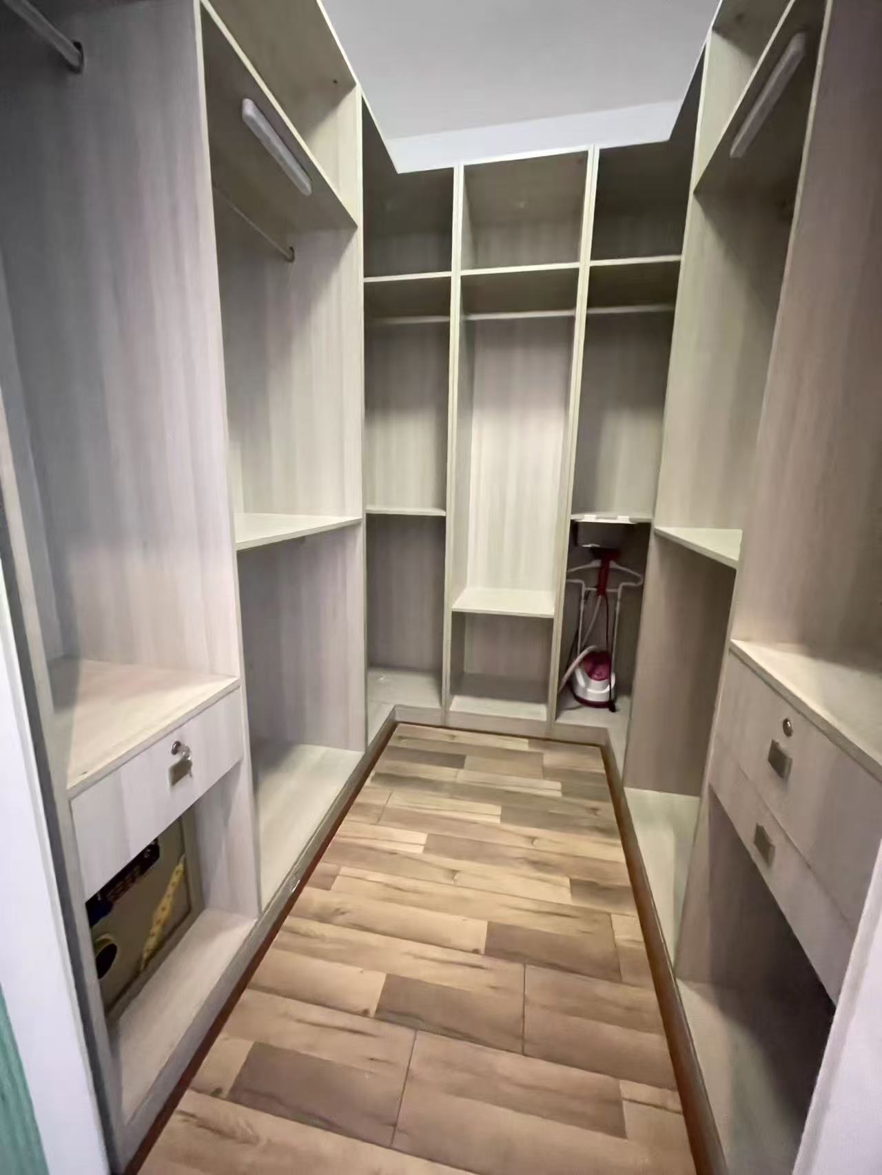 工商学院教工宿舍  3室2厅1卫    2500.0元/月 工商学院教工宿舍  3室2厅1卫    2500.0元/月室内图