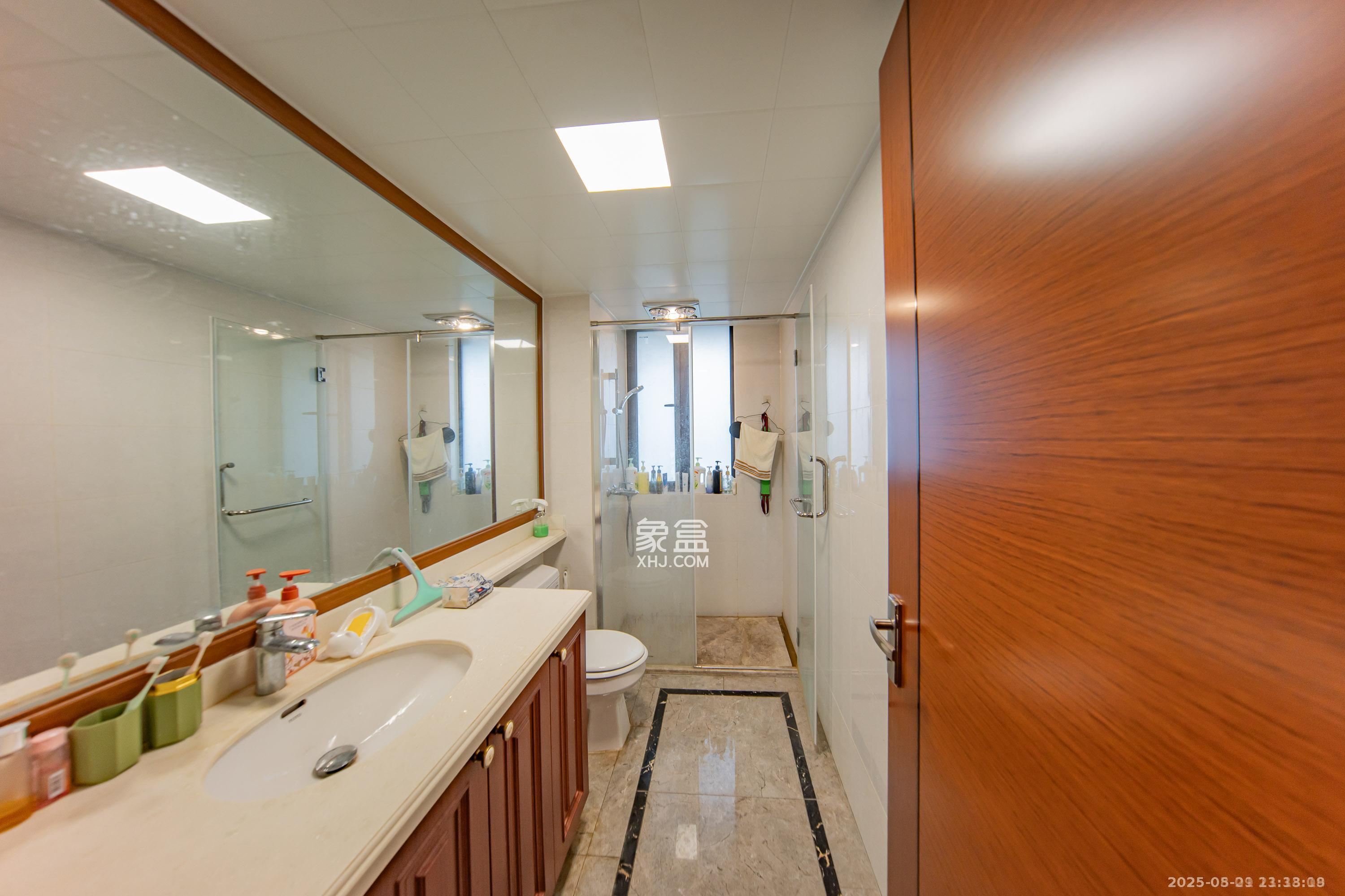 中海国际二期 3室2厅2卫 2100.0元/月 中海国际二期 3室2厅2卫 2100.0元/月室内图