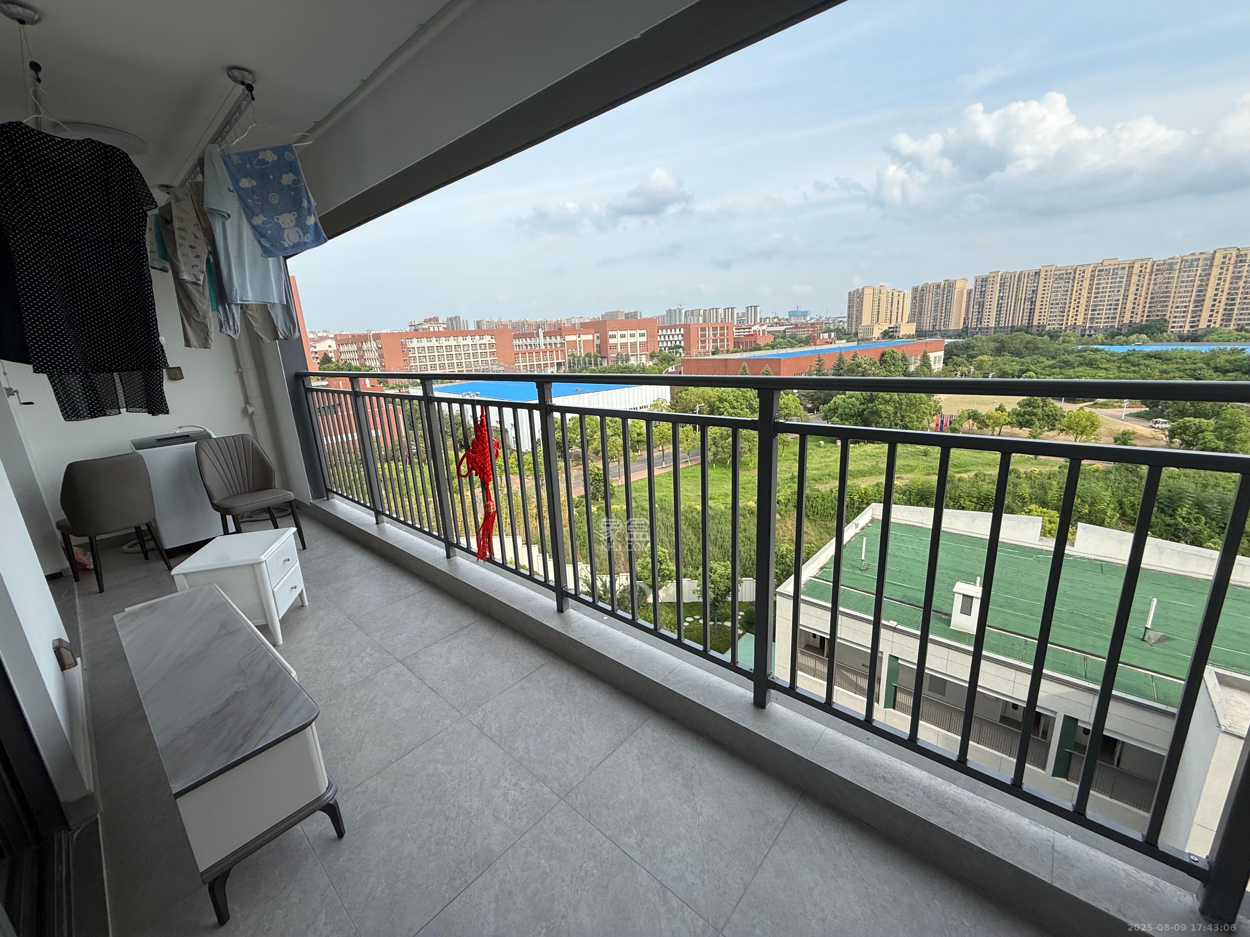 中海寰宇天下  4室2厅2卫    3400.0元/月室内图