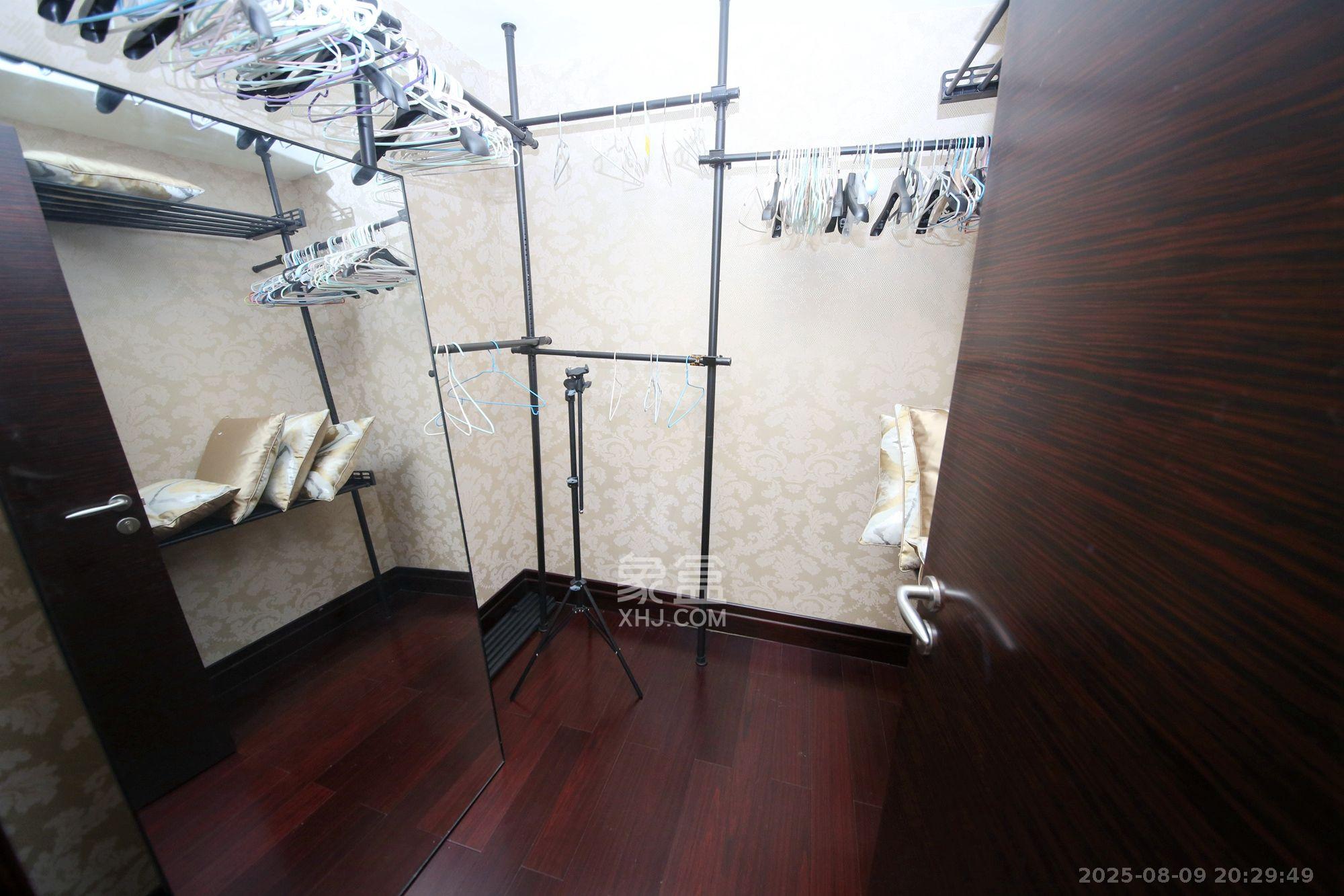 华远华中心  4室2厅3卫    14800.0元/月室内图