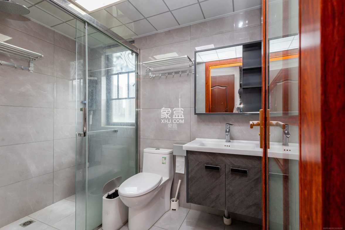 龙湖碧桂园天宸原著  4室2厅2卫    199.0万 龙湖碧桂园天宸原著  4室2厅2卫    199.0万卫生间