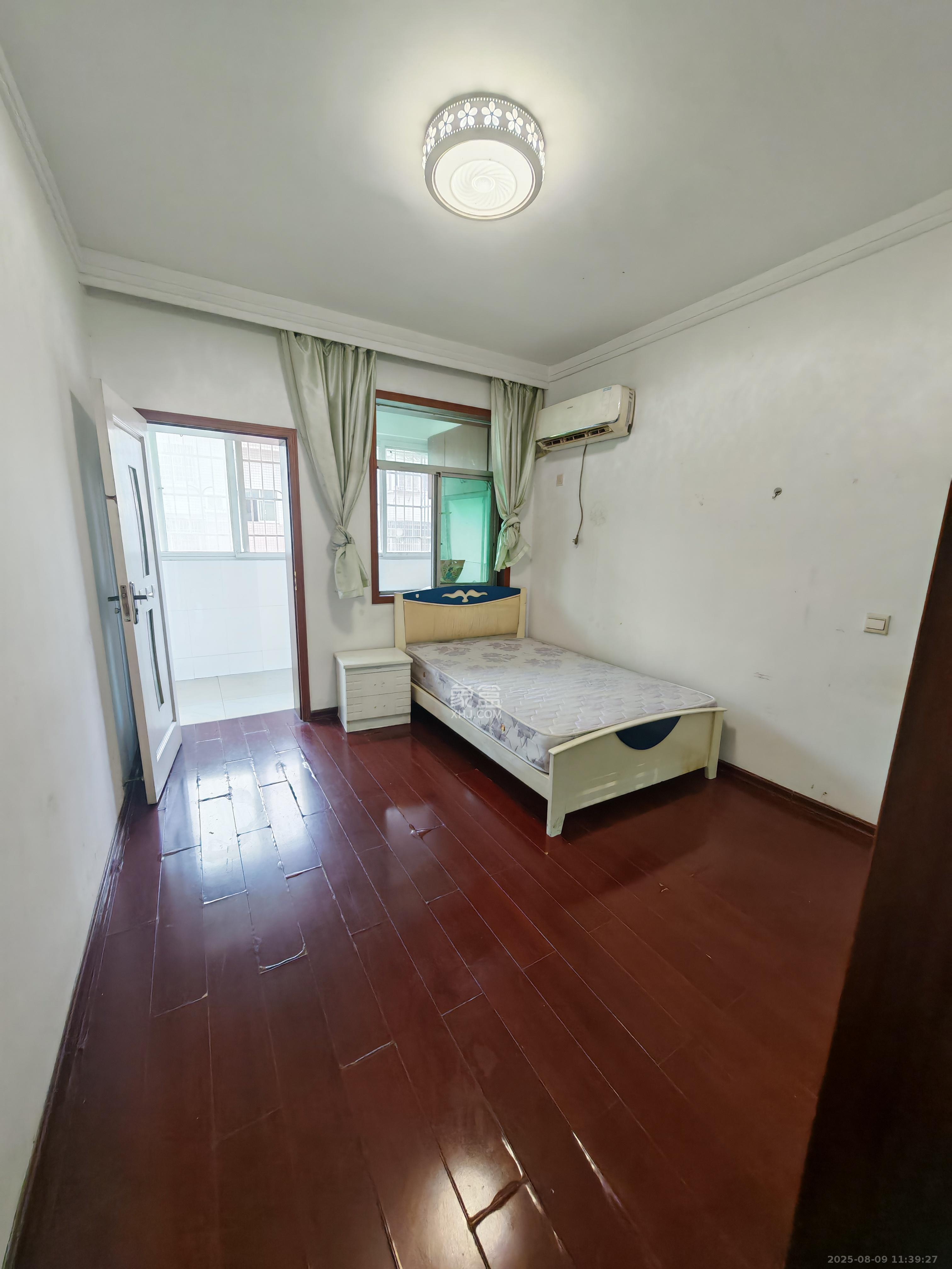 黄泥岭社区  3室2厅1卫    1800.0元/月 黄泥岭社区  3室2厅1卫    1800.0元/月室内图