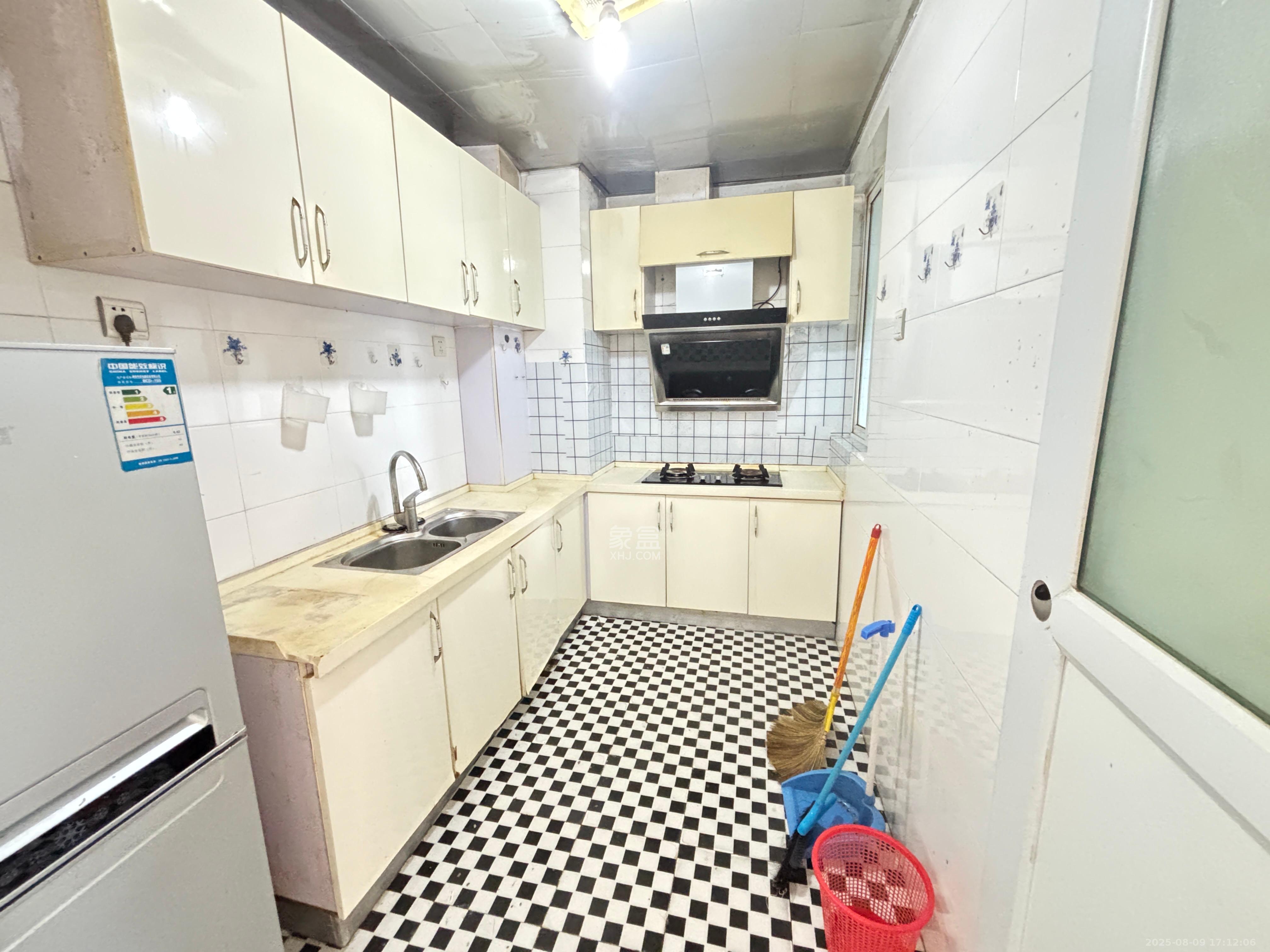 晶华美地  2室2厅1卫    1400.0元/月 晶华美地  2室2厅1卫    1400.0元/月室内图