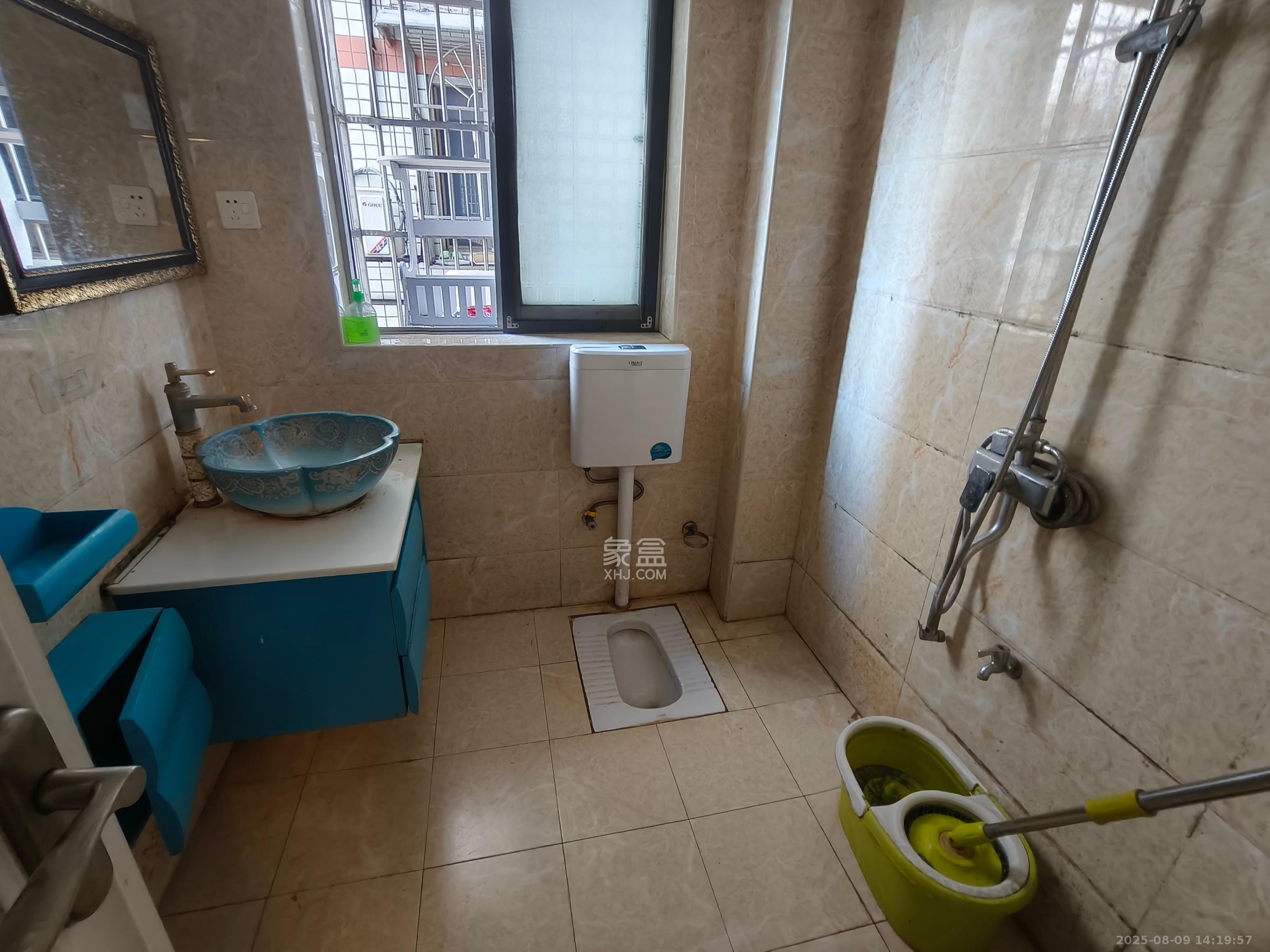 天龙花园  2室1厅1卫    2500.0元/月室内图