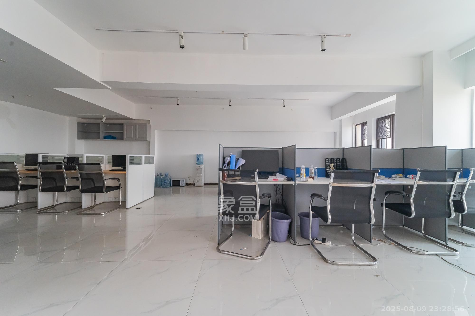 博雅例外 1室1厅1卫 40.8万 博雅例外 1室1厅1卫 40.8万客厅