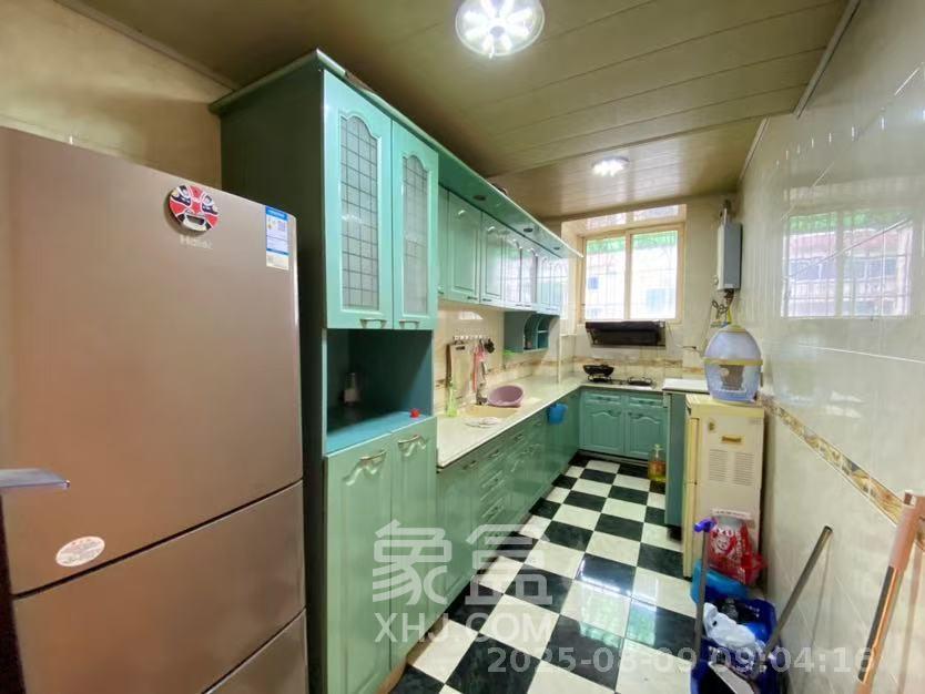 十一中学单位宿舍  3室2厅1卫    1600.0元/月 十一中学单位宿舍  3室2厅1卫    1600.0元/月室内图