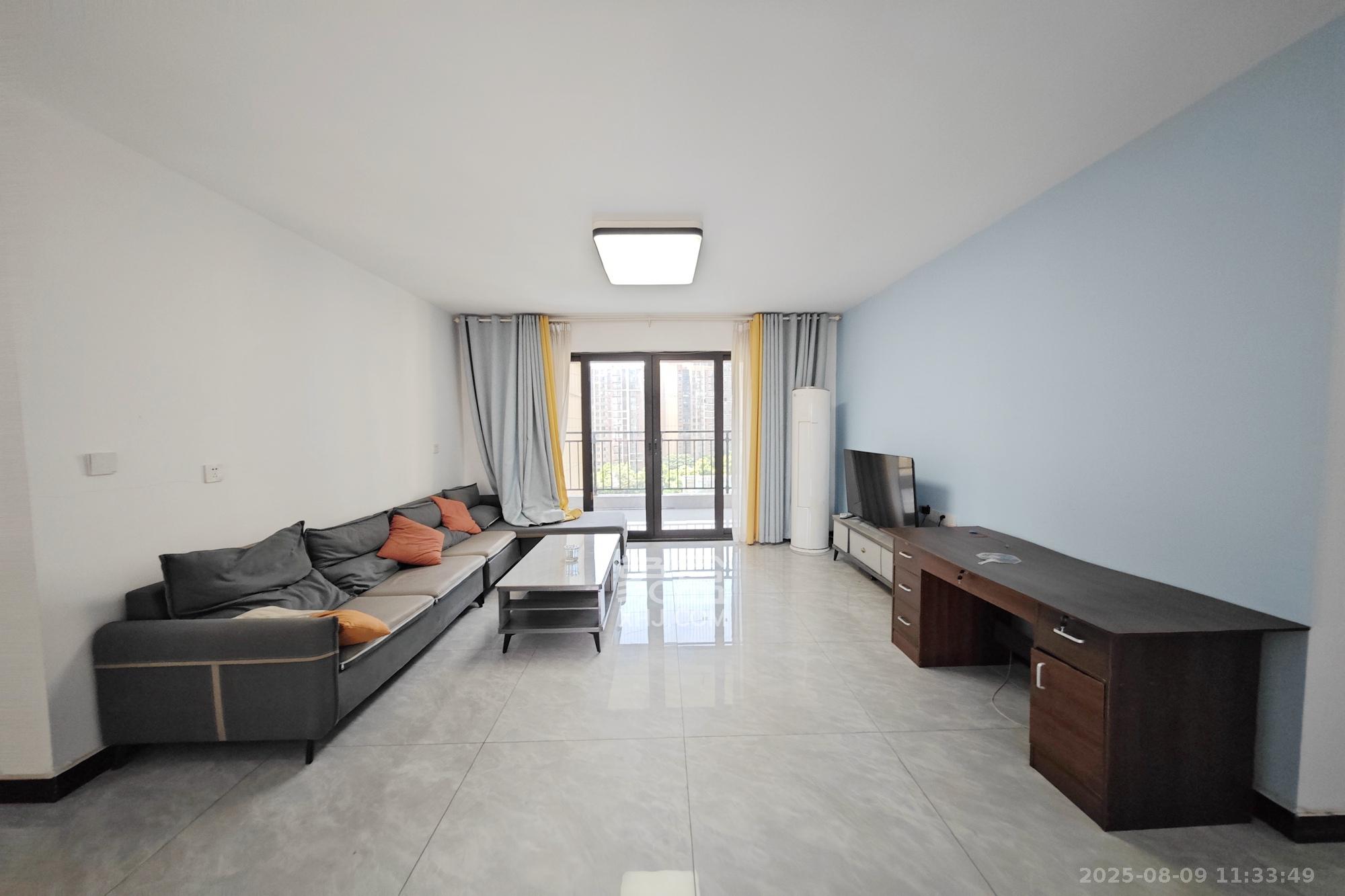 保利大都汇四期 5室2厅2卫 167.0万 保利大都汇四期 5室2厅2卫 167.0万客厅