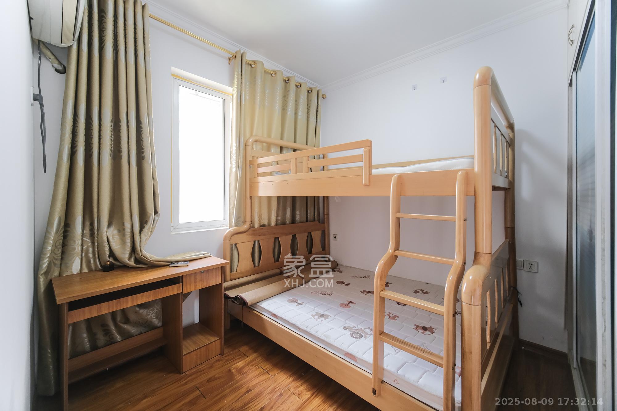 世景华庭 2室2厅1卫 48.0万 世景华庭 2室2厅1卫 48.0万卧室