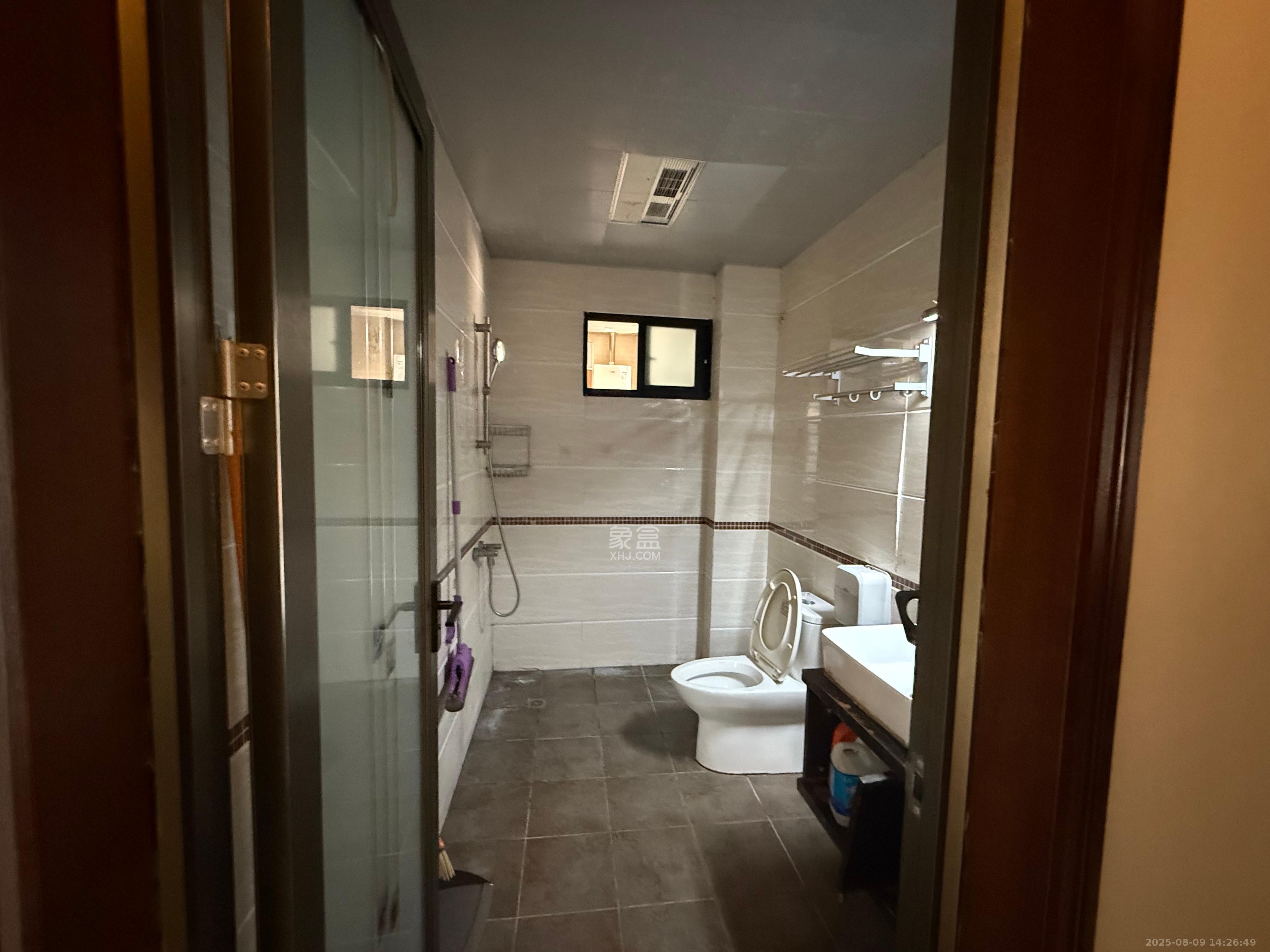 华润凤凰城一期  4室2厅2卫    2800.0元/月 华润凤凰城一期  4室2厅2卫    2800.0元/月室内图