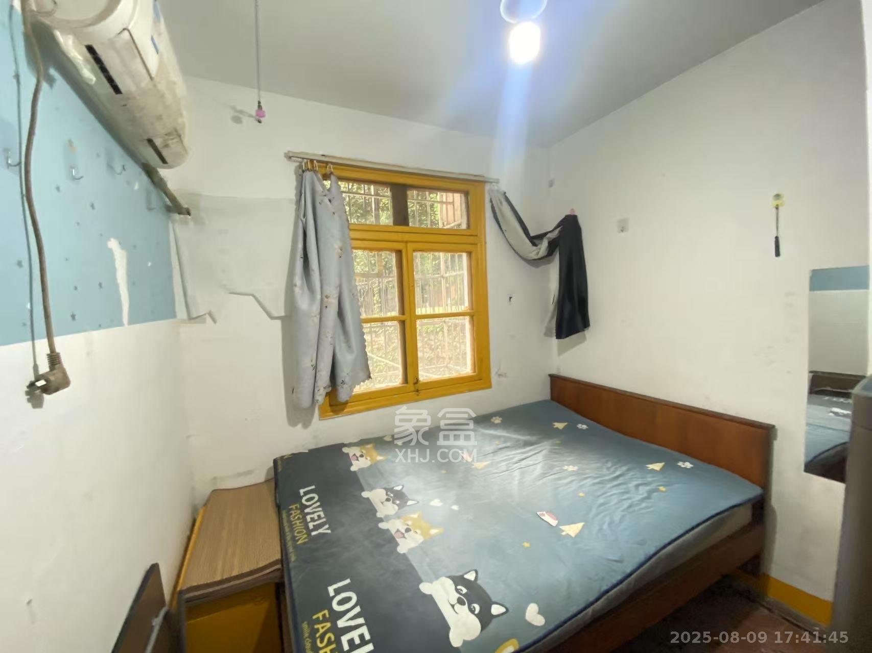 涂家冲社区(涂新小区、农商银行宿舍) 1室0厅1卫 400.0元/月 涂家冲社区(涂新小区、农商银行宿舍) 1室0厅1卫 400.0元/月室内图