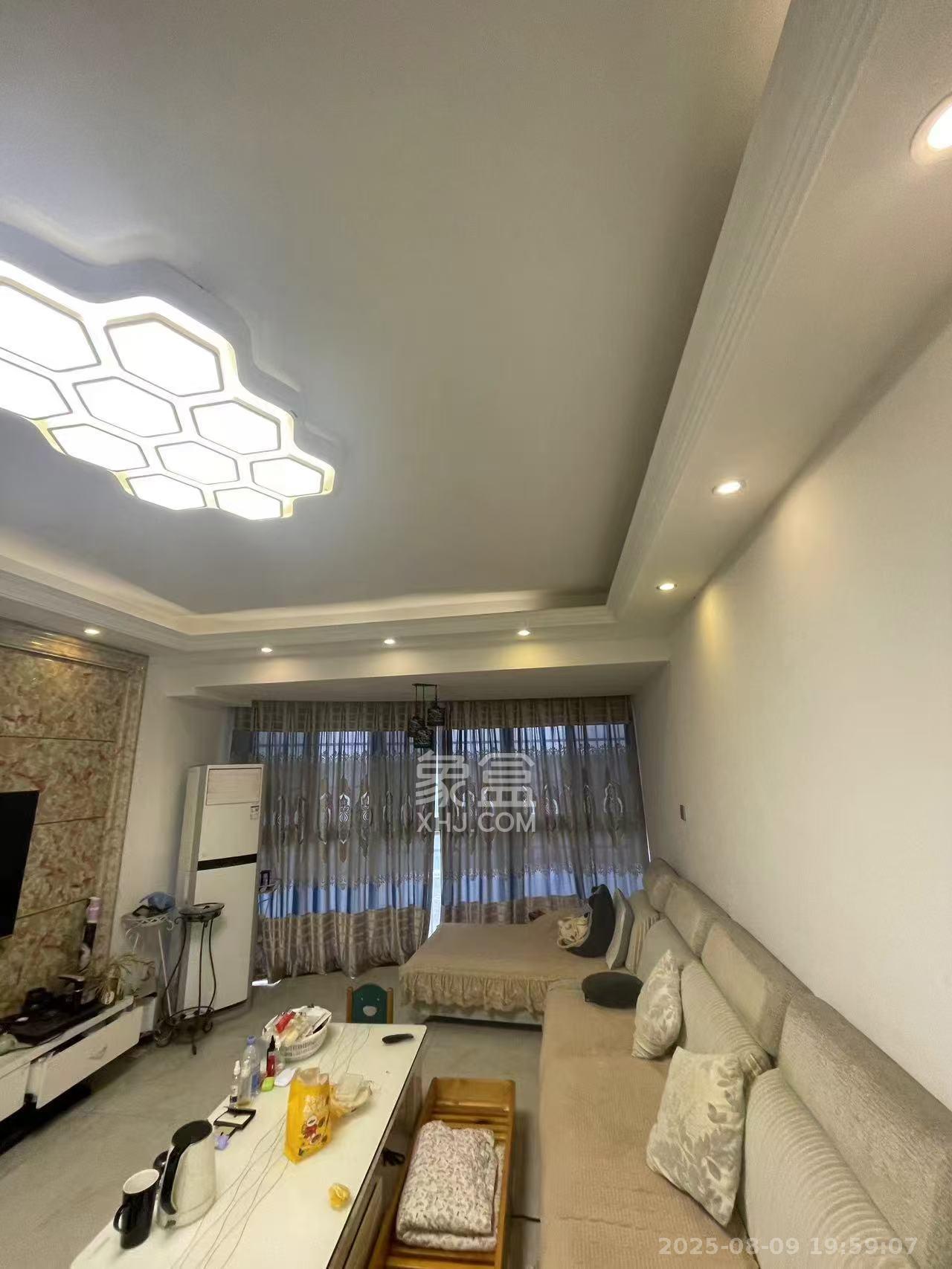 东门尚苑  3室2厅2卫    1800.0元/月 东门尚苑  3室2厅2卫    1800.0元/月