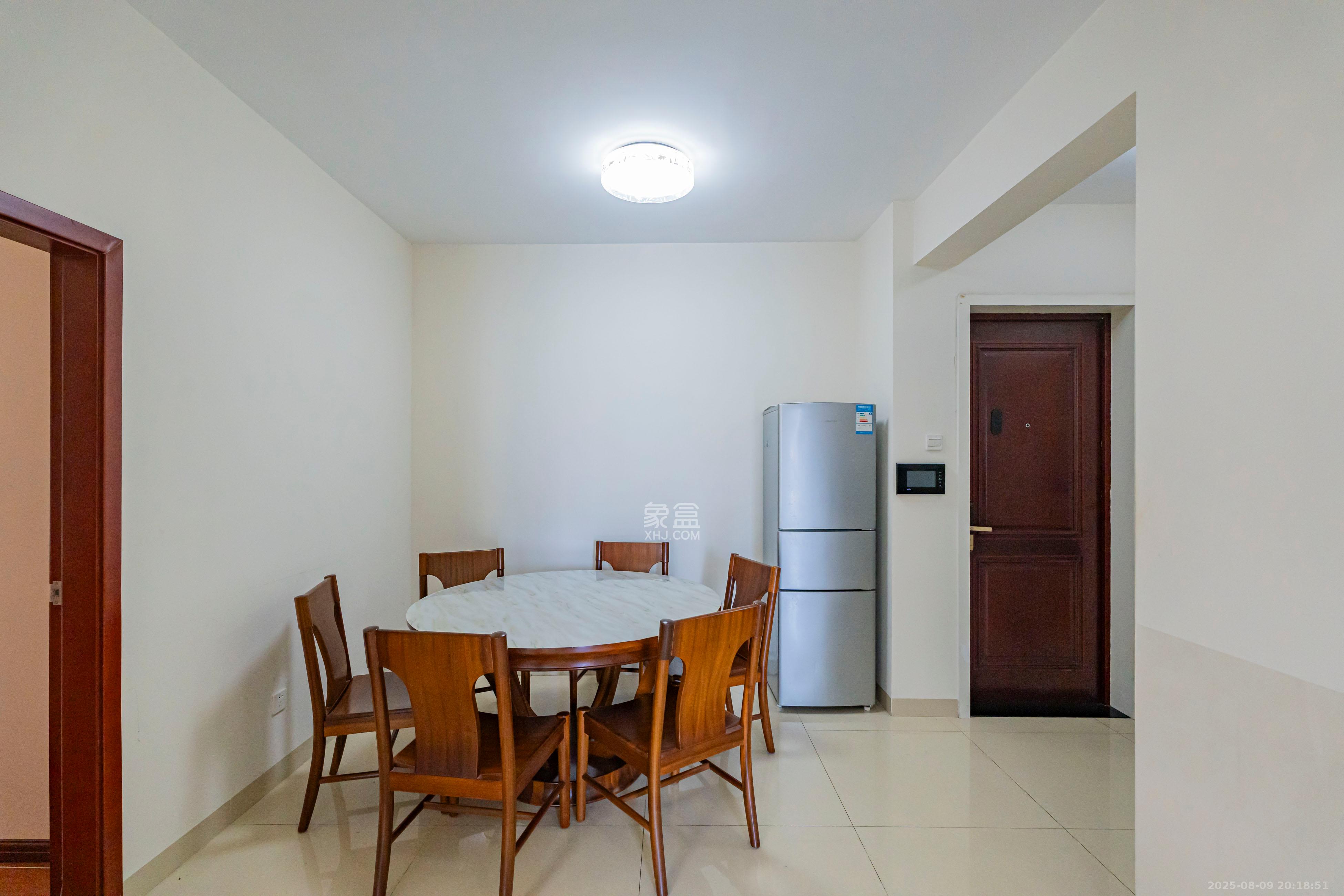 复地崑玉国际一期  2室2厅2卫    160.0万客厅